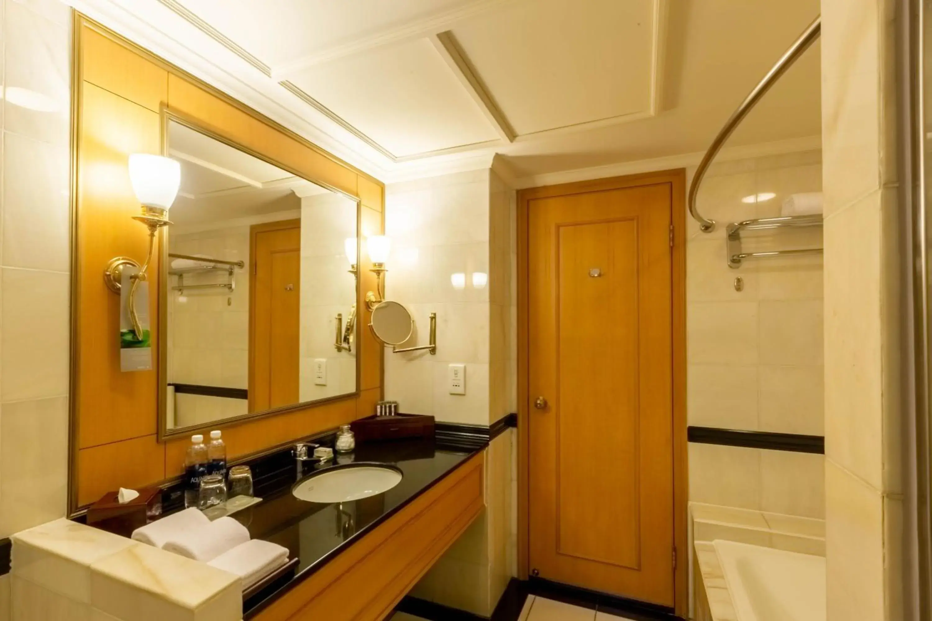 Bathroom in Renaissance Riverside Hotel Saigon