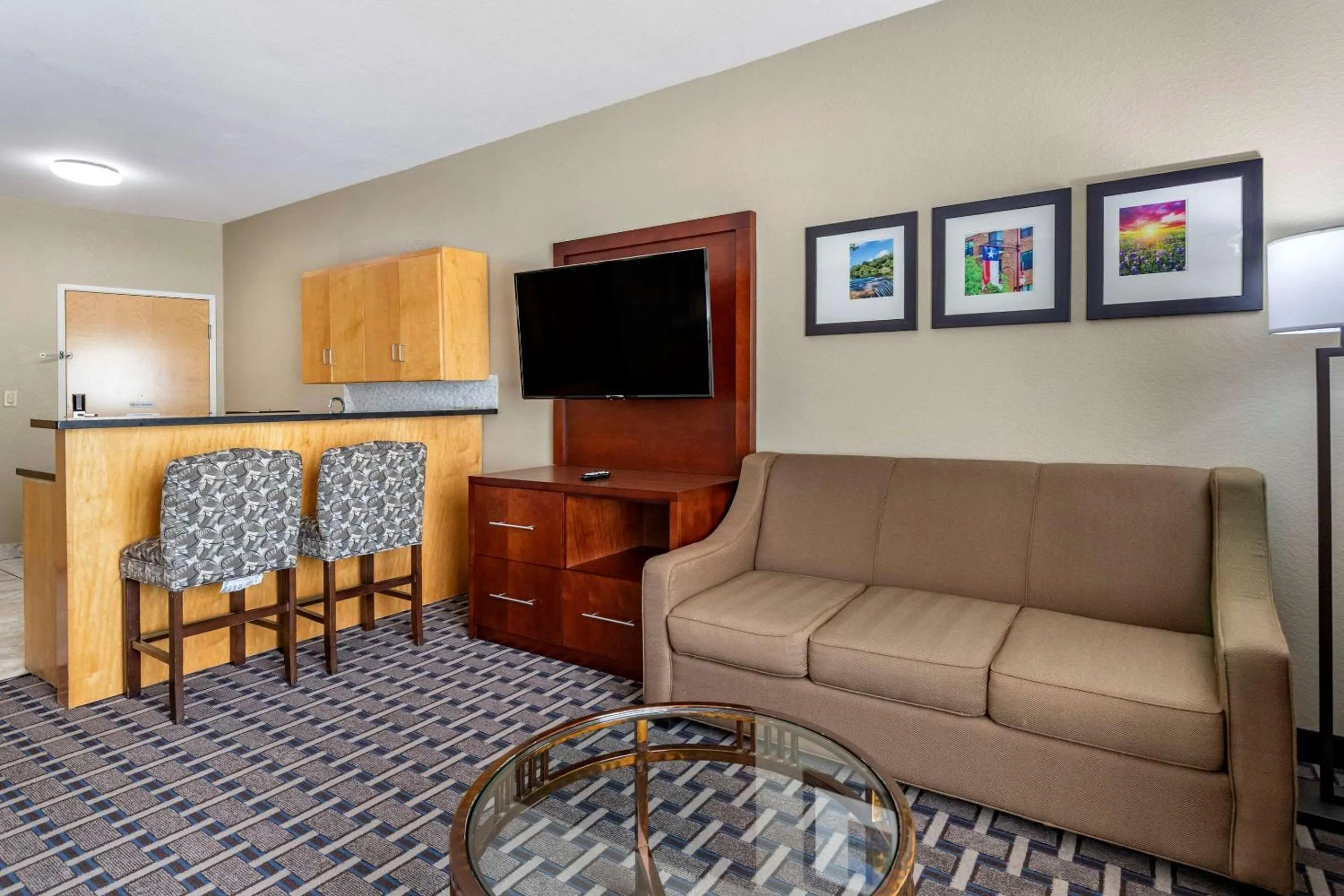 Photo of the whole room in Comfort Suites Georgetown