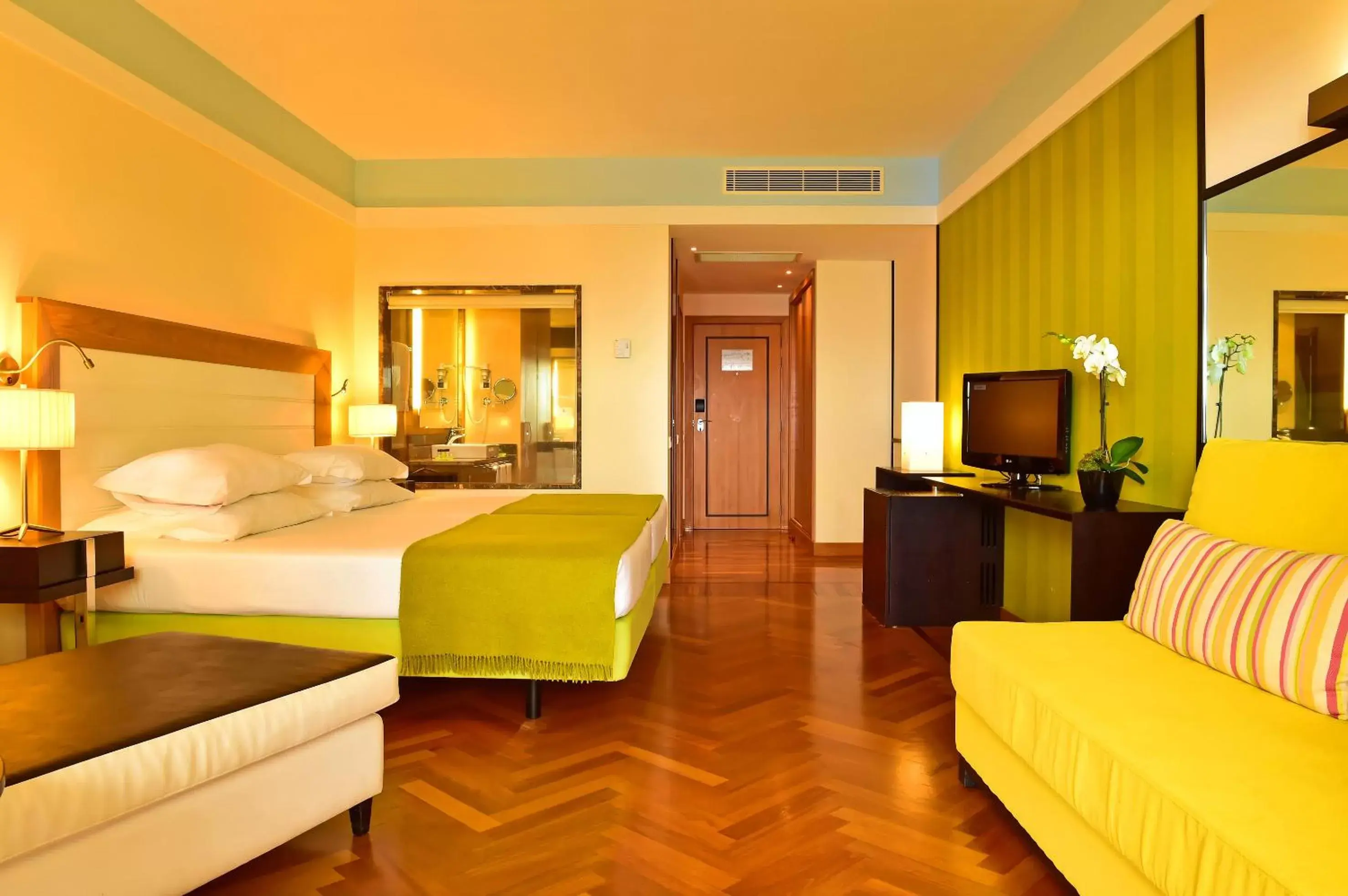 Bedroom, TV/Entertainment Center in Pestana Promenade Ocean Resort Hotel