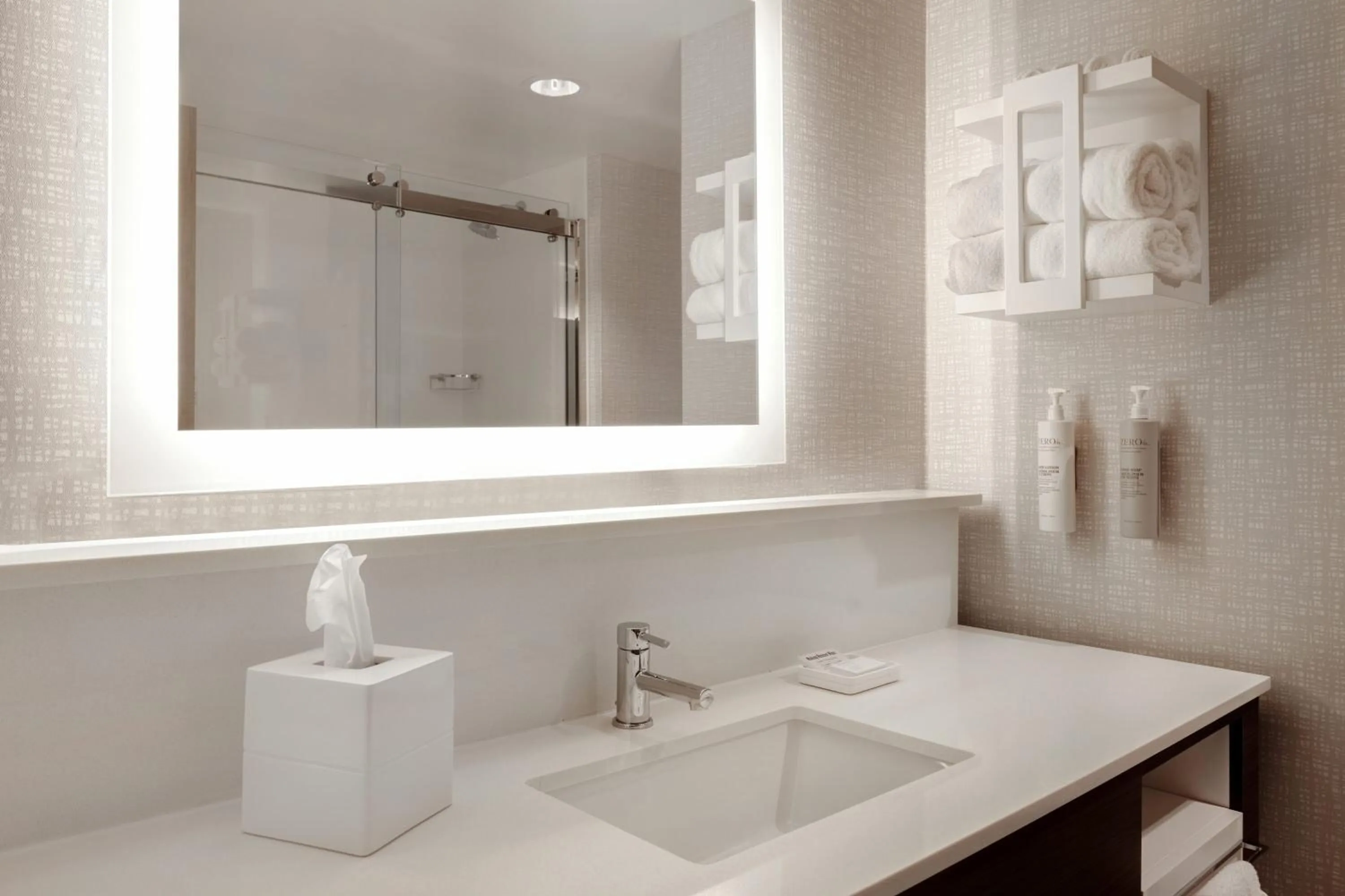 Shower in Hampton Inn Chicago Orland Park