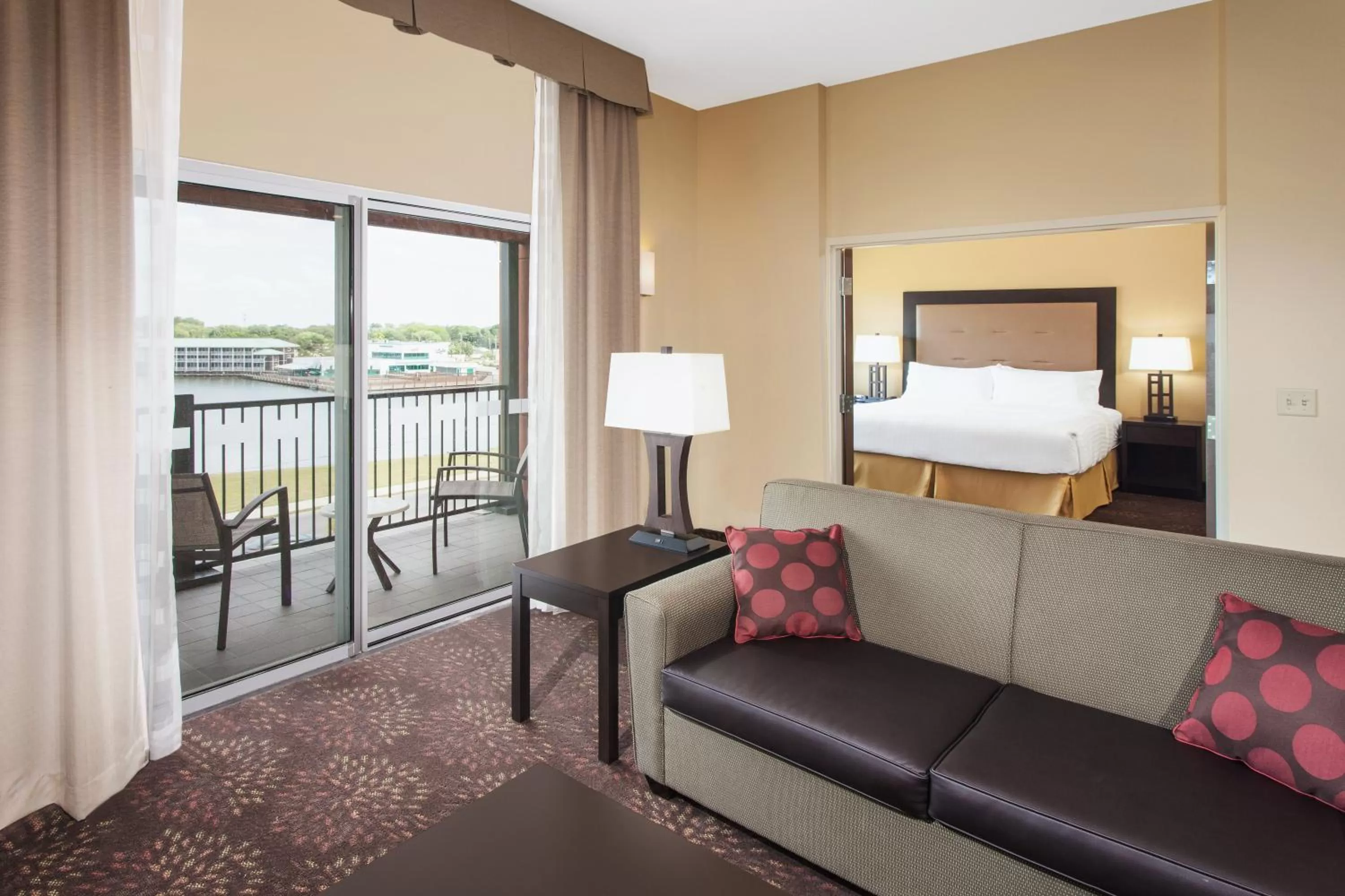 Photo of the whole room, Bed in Holiday Inn Express & Suites Sandusky by IHG