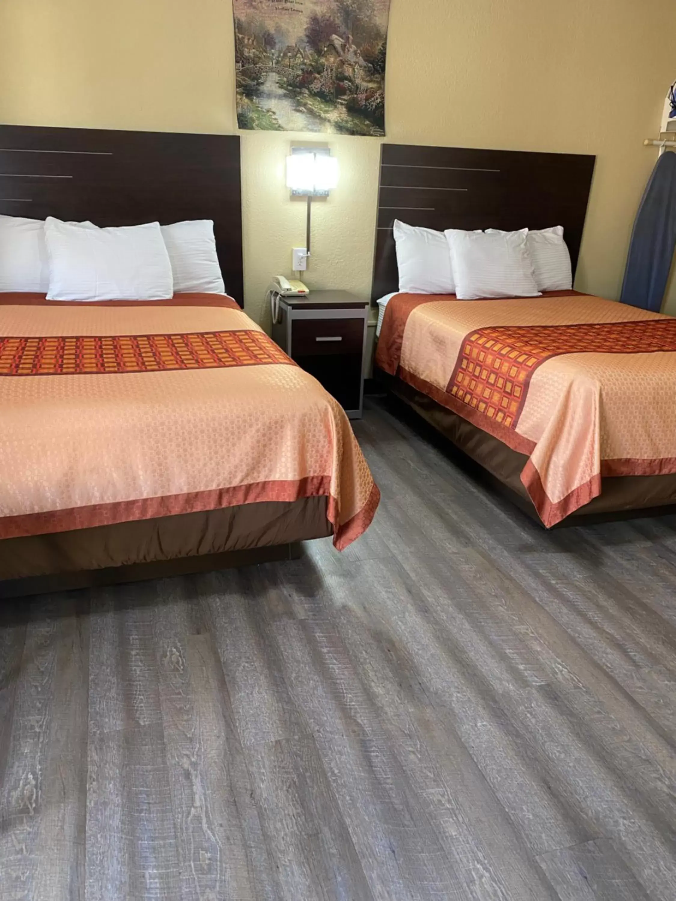 Double Room with Two Double Beds - Non-Smoking in Savannah Motel