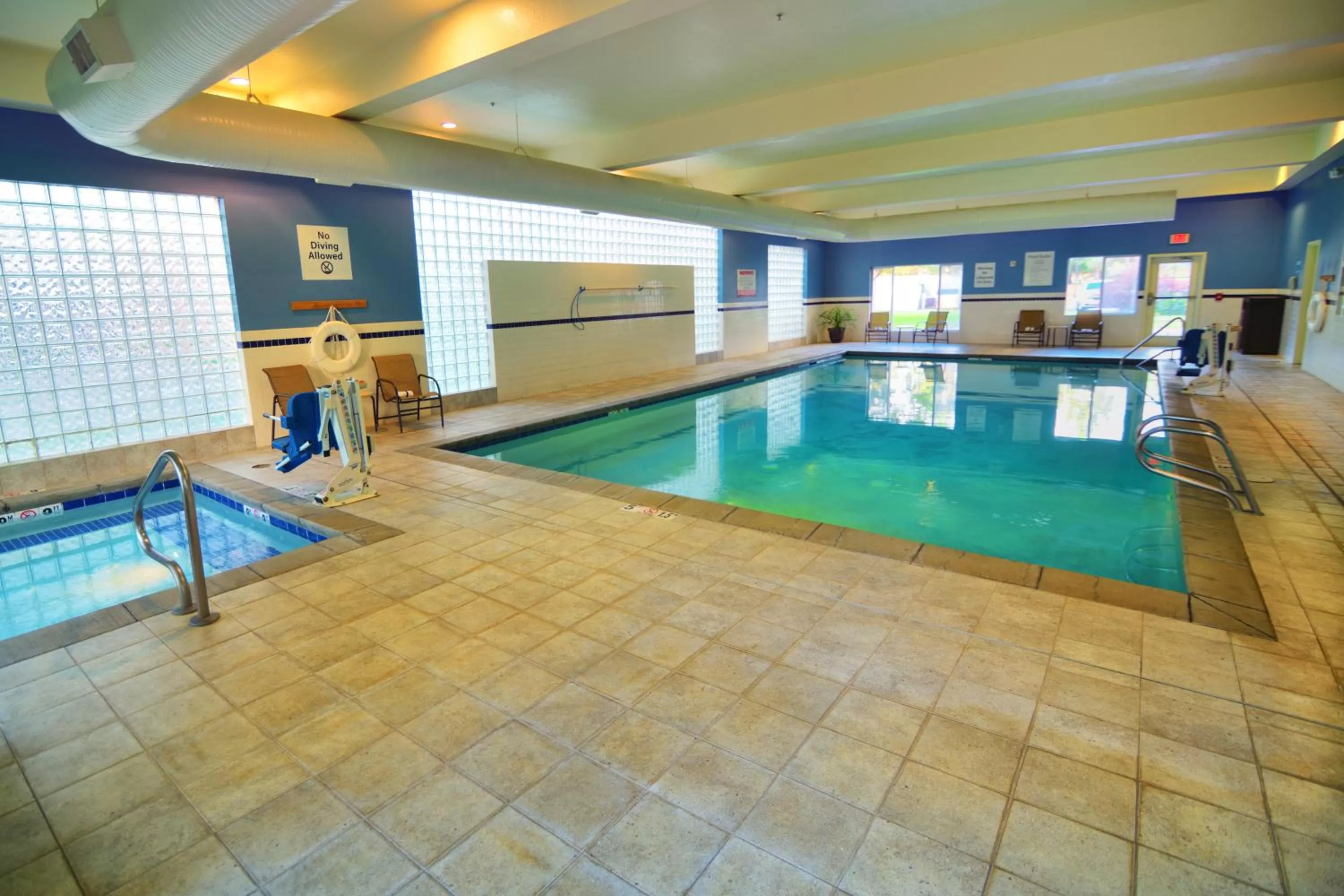 Swimming pool in Holiday Inn Express Hotel & Suites Idaho Falls by IHG