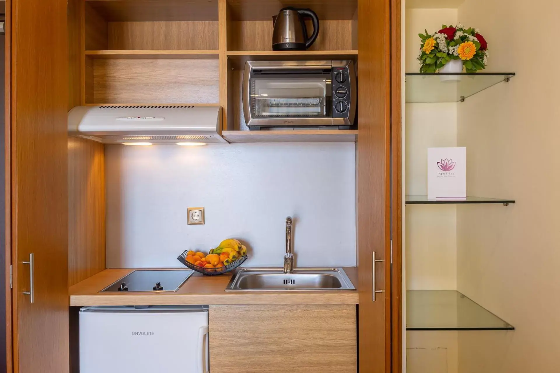 Kitchen or kitchenette, Kitchen/Kitchenette in Oasis Hotel Apartments