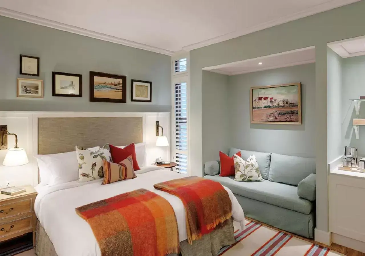 Bedroom, Bed in Strand Hotel Swakopmund