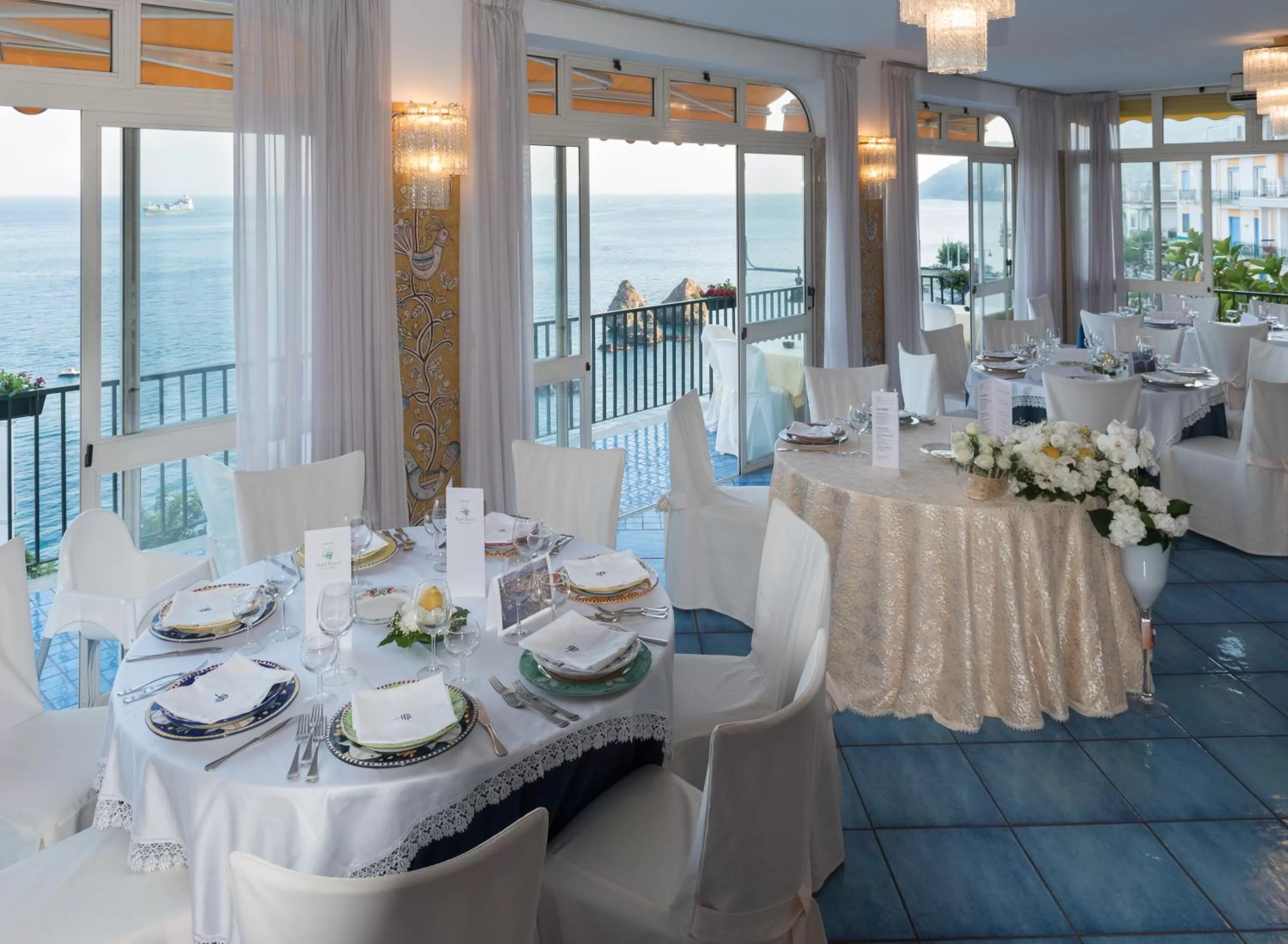 Restaurant/places to eat in Hotel Bristol