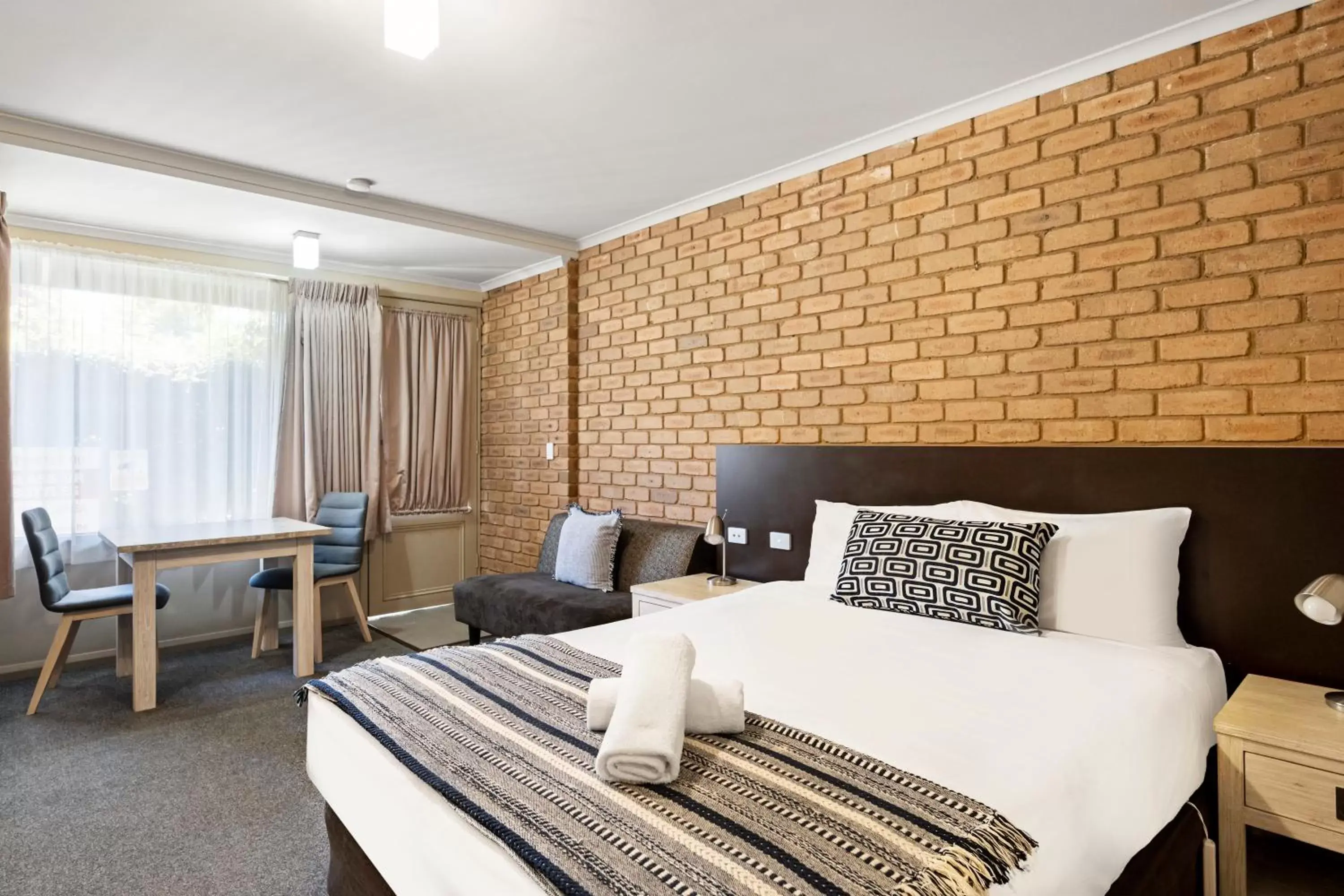 Bed in National Hotel Complex Bendigo