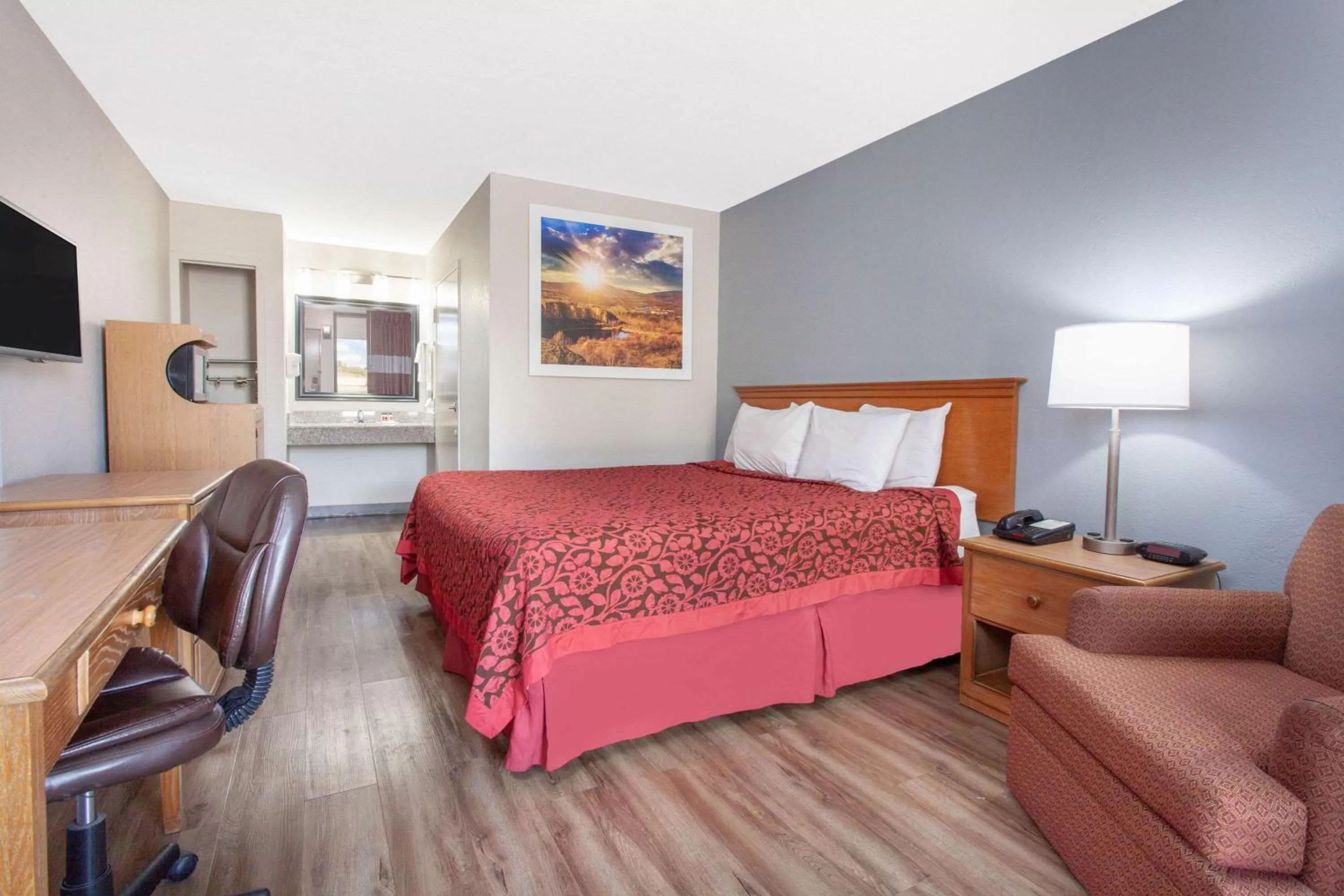 Photo of the whole room, Bed in Days Inn by Wyndham Clinton - Laurens I-26