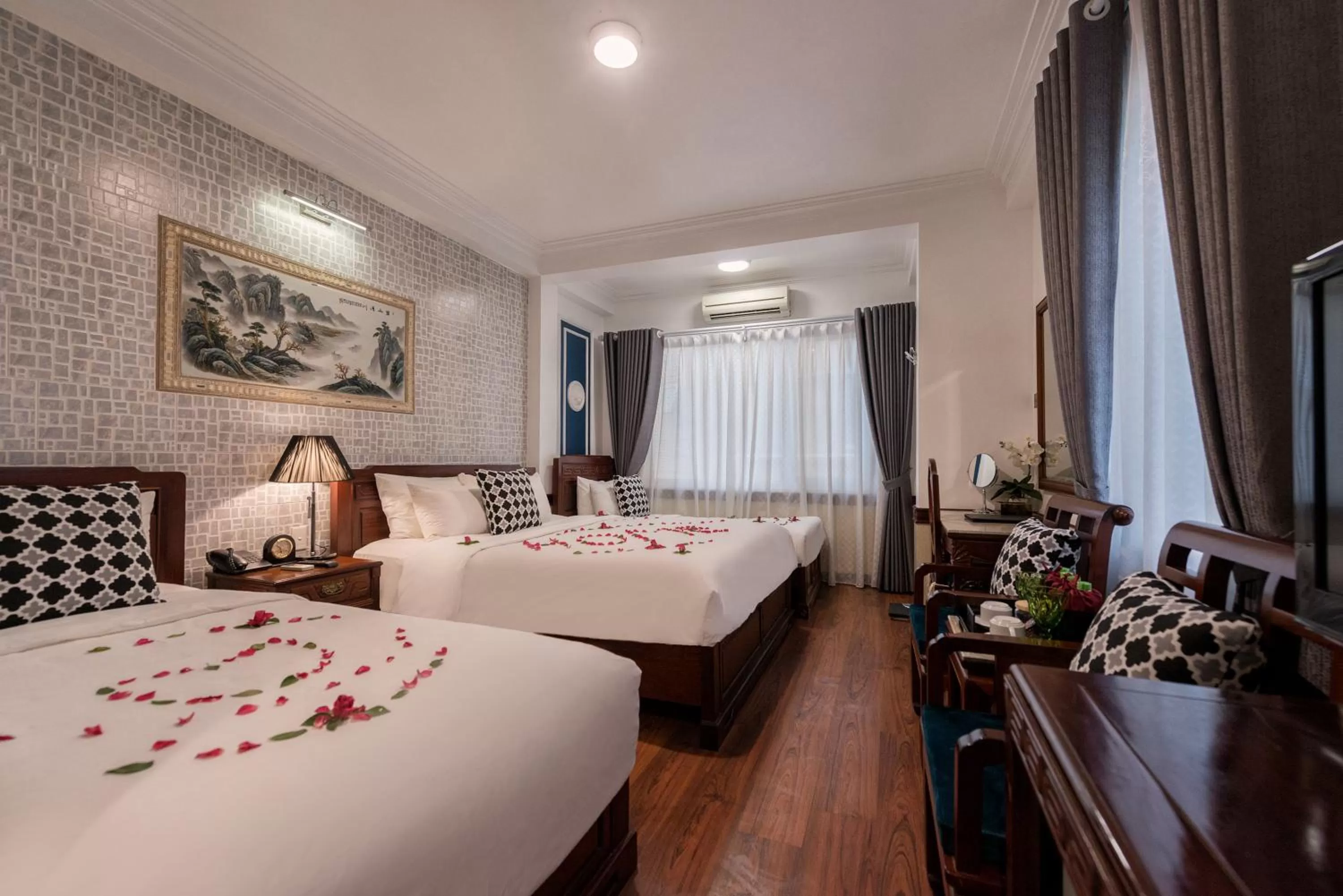 Bedroom, Bed in Prince II Hotel