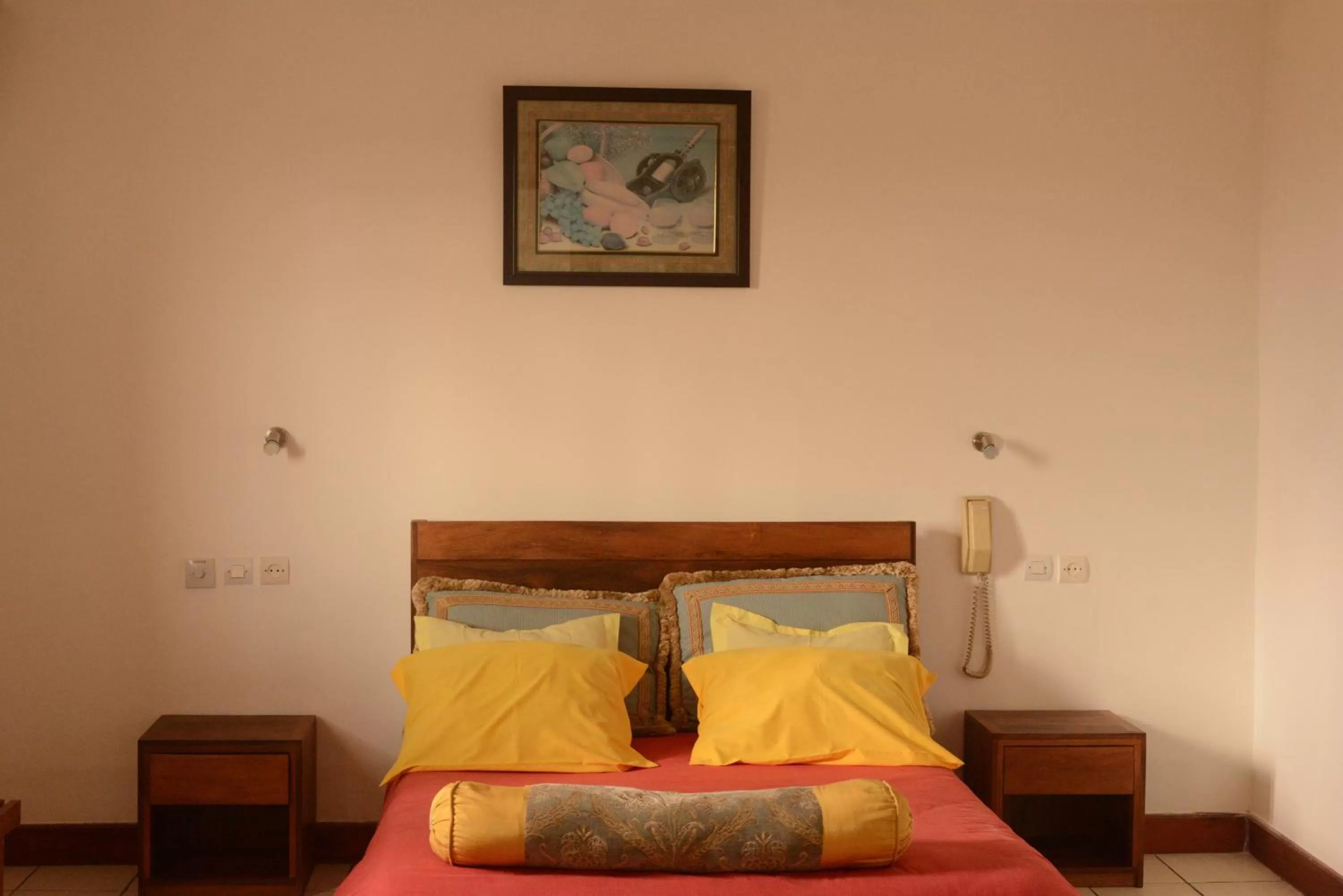 Bed in Hotel Le Relais Normand