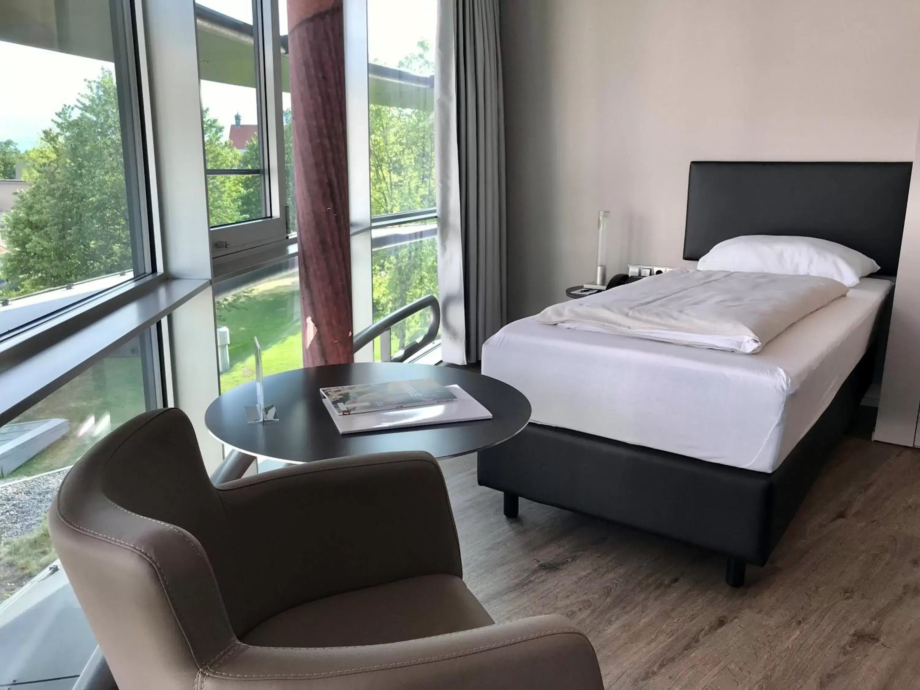 Garden view, Bed in Parkhotel Hall in Tirol Garden view, Bed in Parkhotel Hall in Tirol