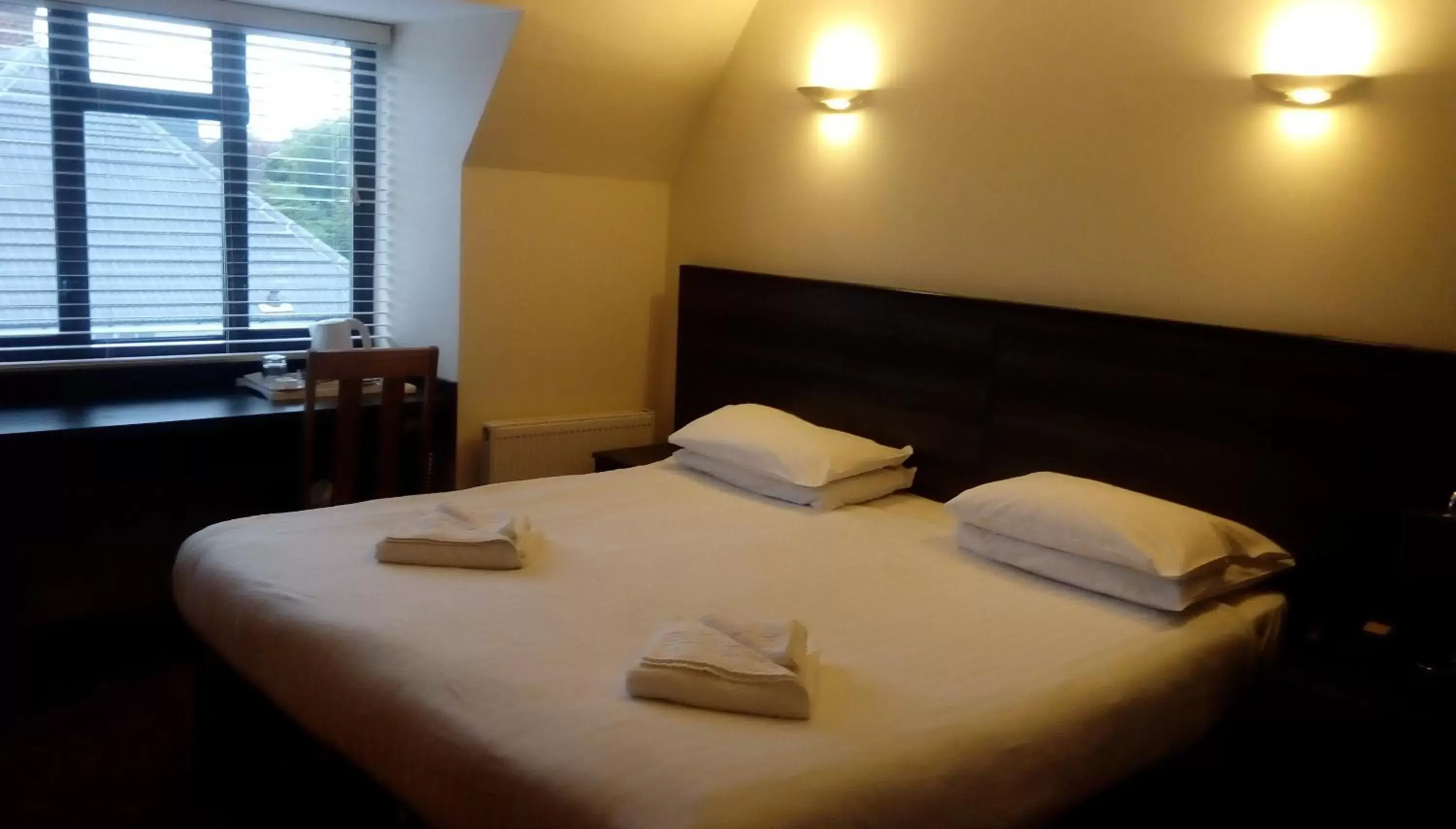 Bedroom, Bed in The Brent Hotel - London - Wembley and Harrow