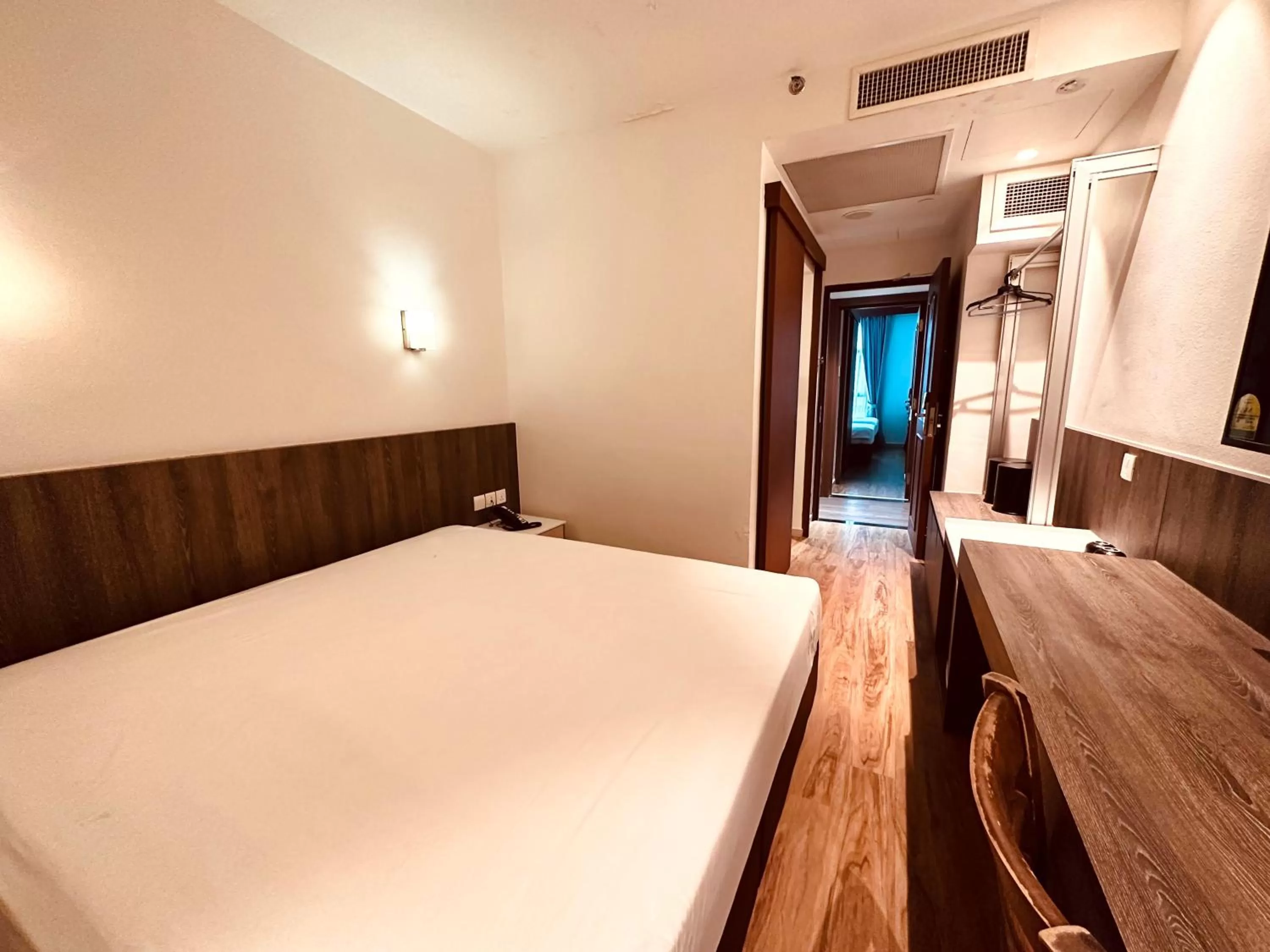 Photo of the whole room, Bed in Park View Hotel