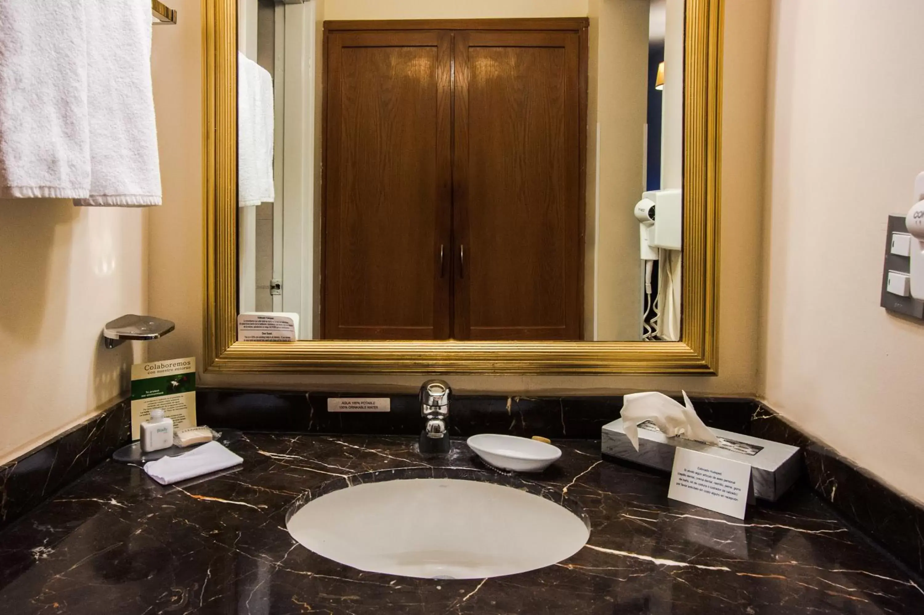 Bathroom in Best Western Plus Chihuahua Aeropuerto