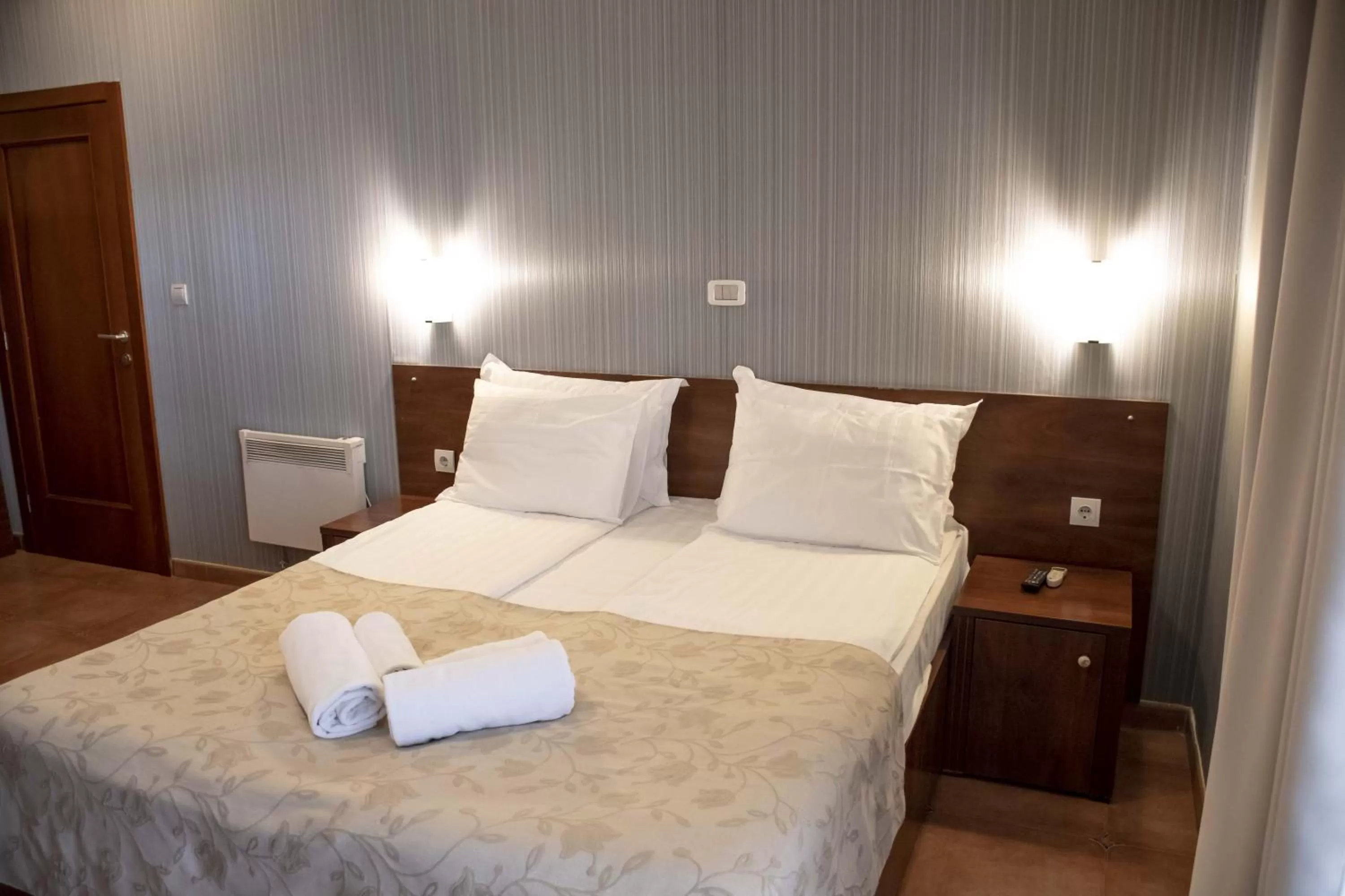 Bed in Mali Hotel Porat