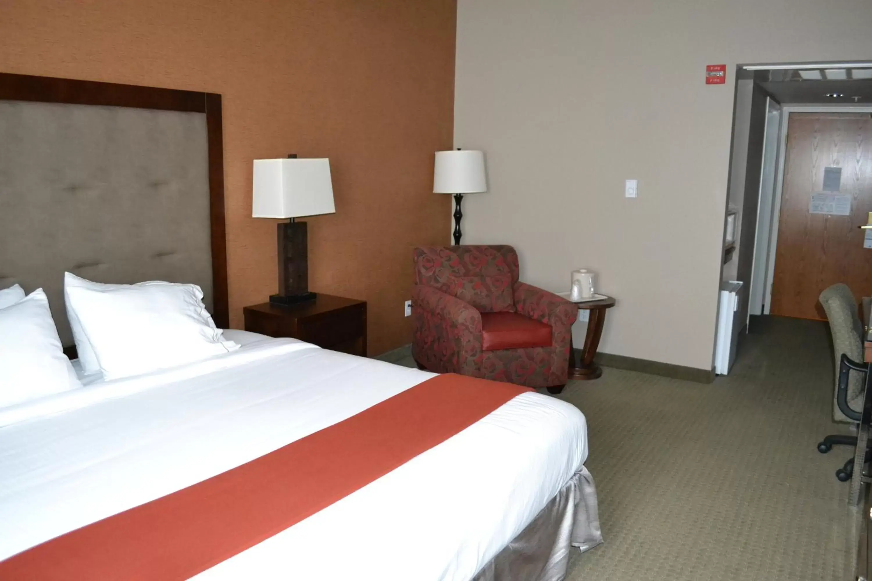 Photo of the whole room, Bed in Holiday Inn Express & Suites Bozeman West, an IHG Hotel