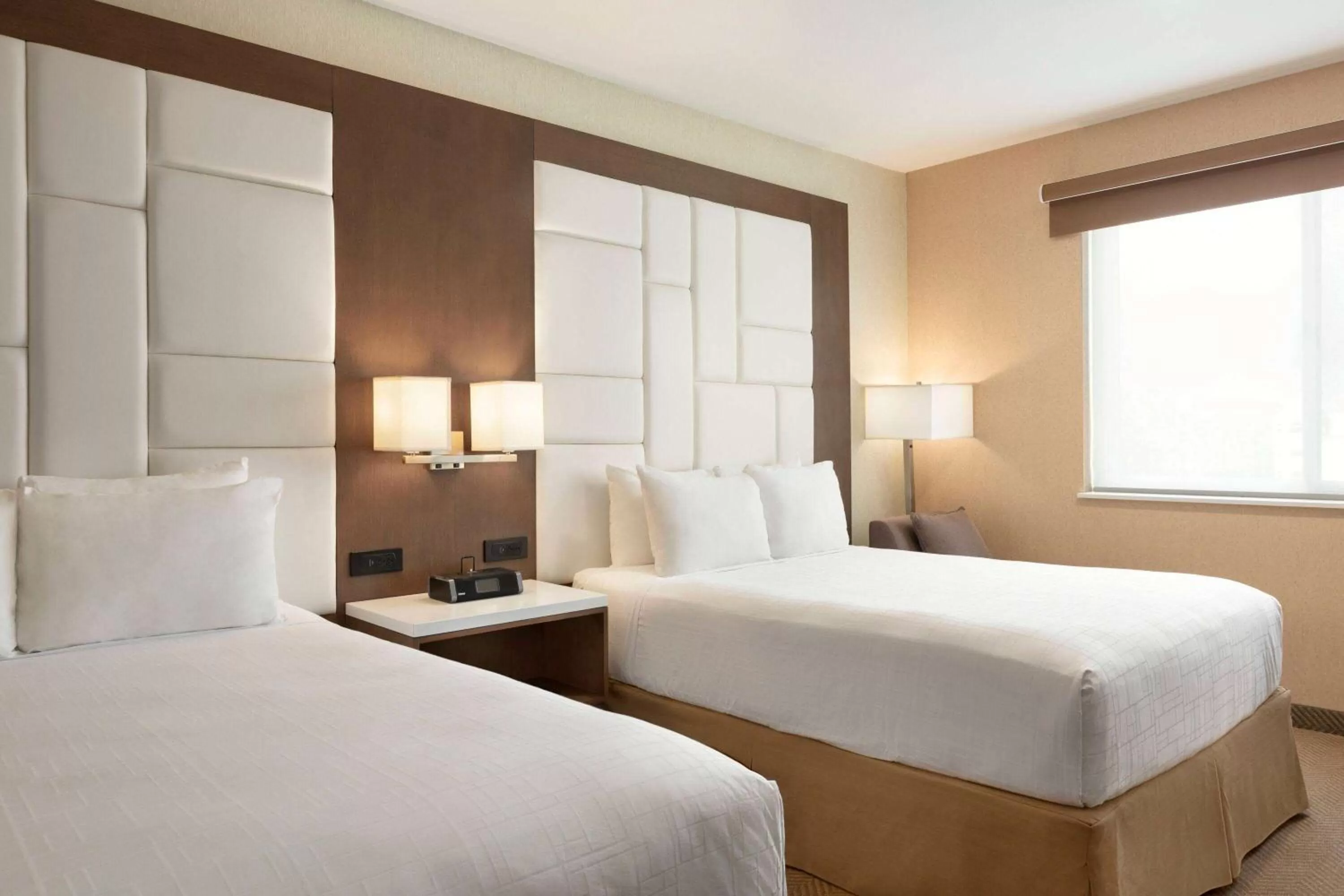 Photo of the whole room, Bed in Wyndham Anaheim