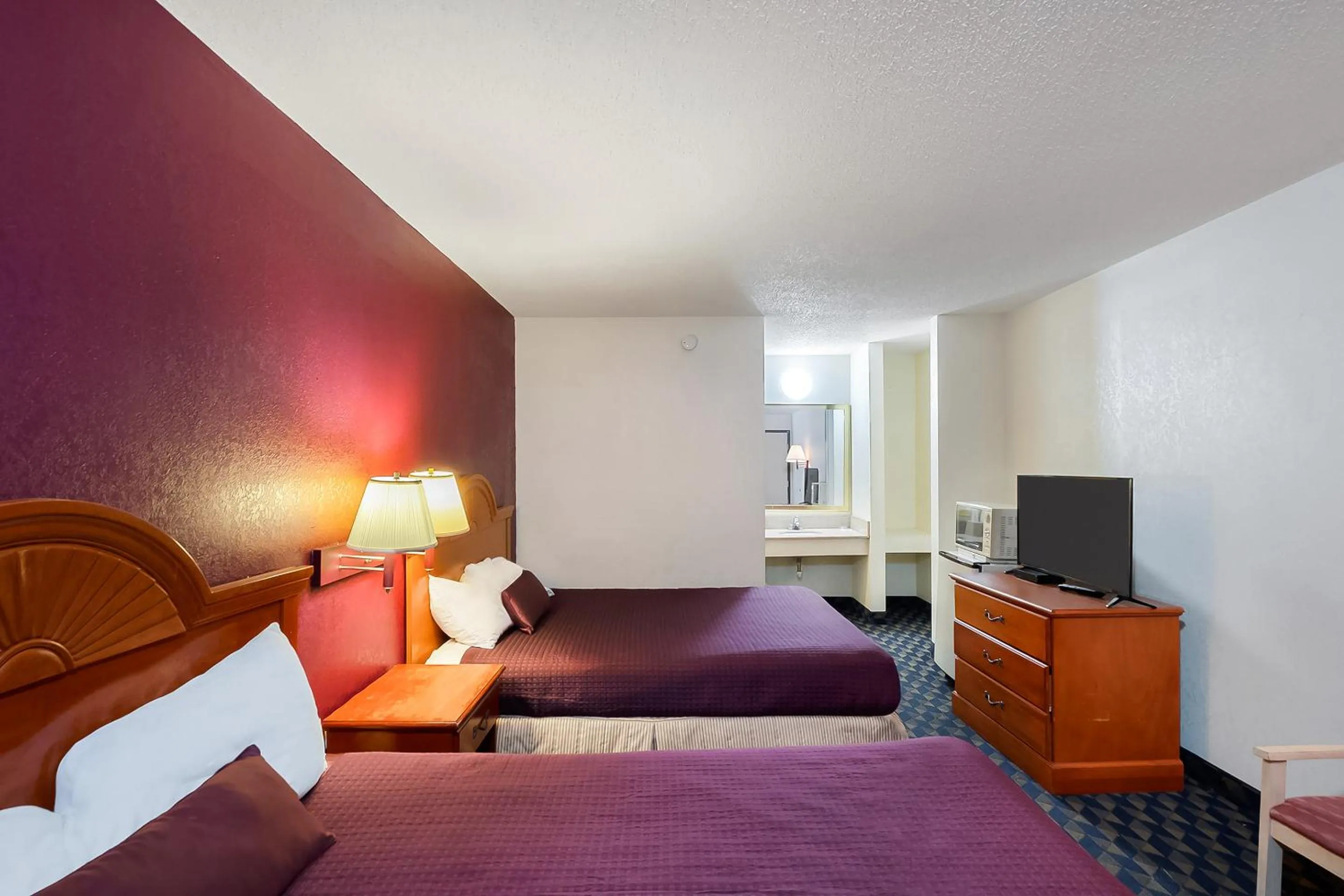 Bedroom, Bed in OYO Hotel Manning SC