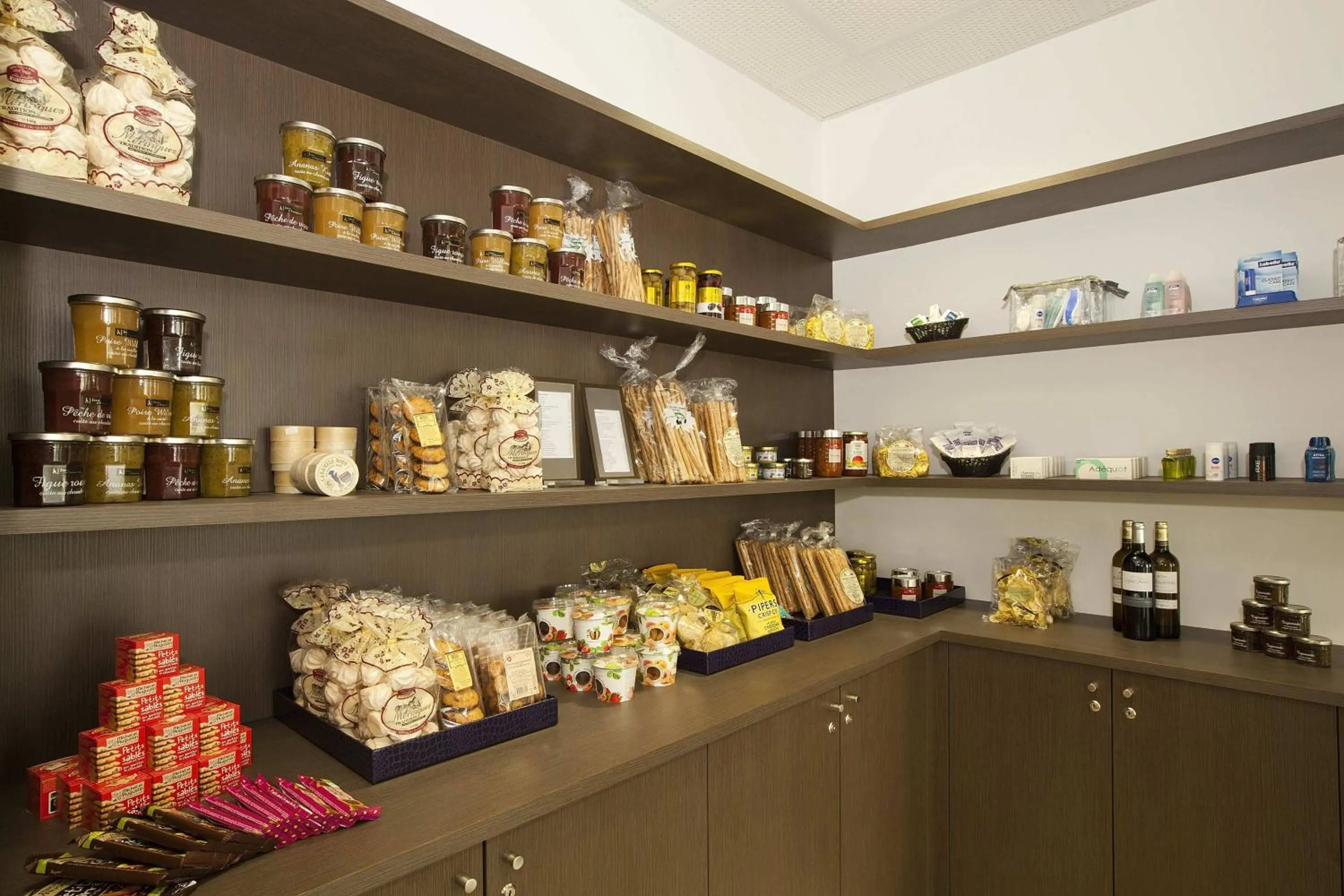 On-site shops in Residhome Paris Issy Les Moulineaux