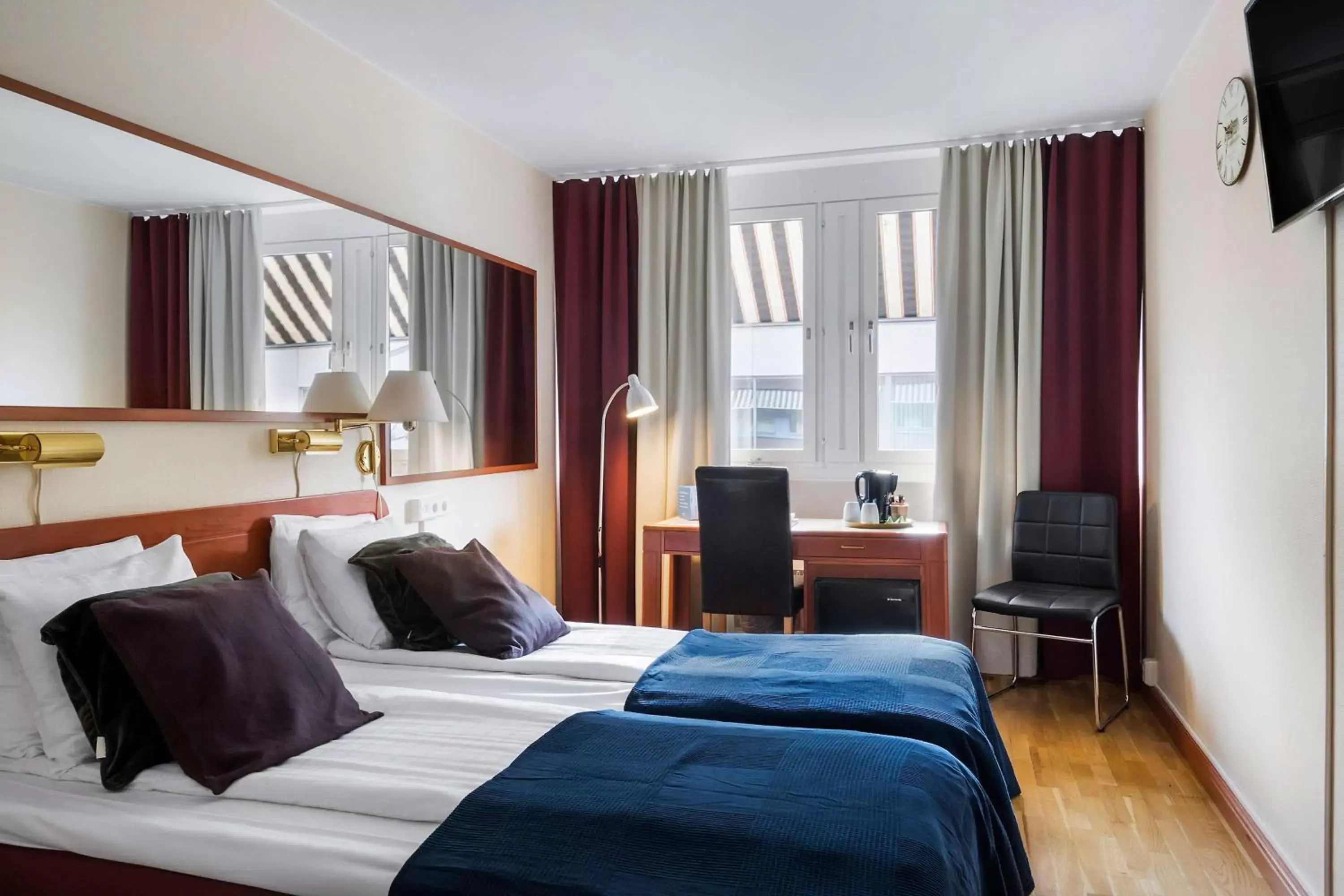 Standard Double Room with Two Single Beds - Non-Smoking in Sure Hotel by Best Western Focus Standard Double Room with Two Single Beds - Non-Smoking in Sure Hotel by Best Western Focus