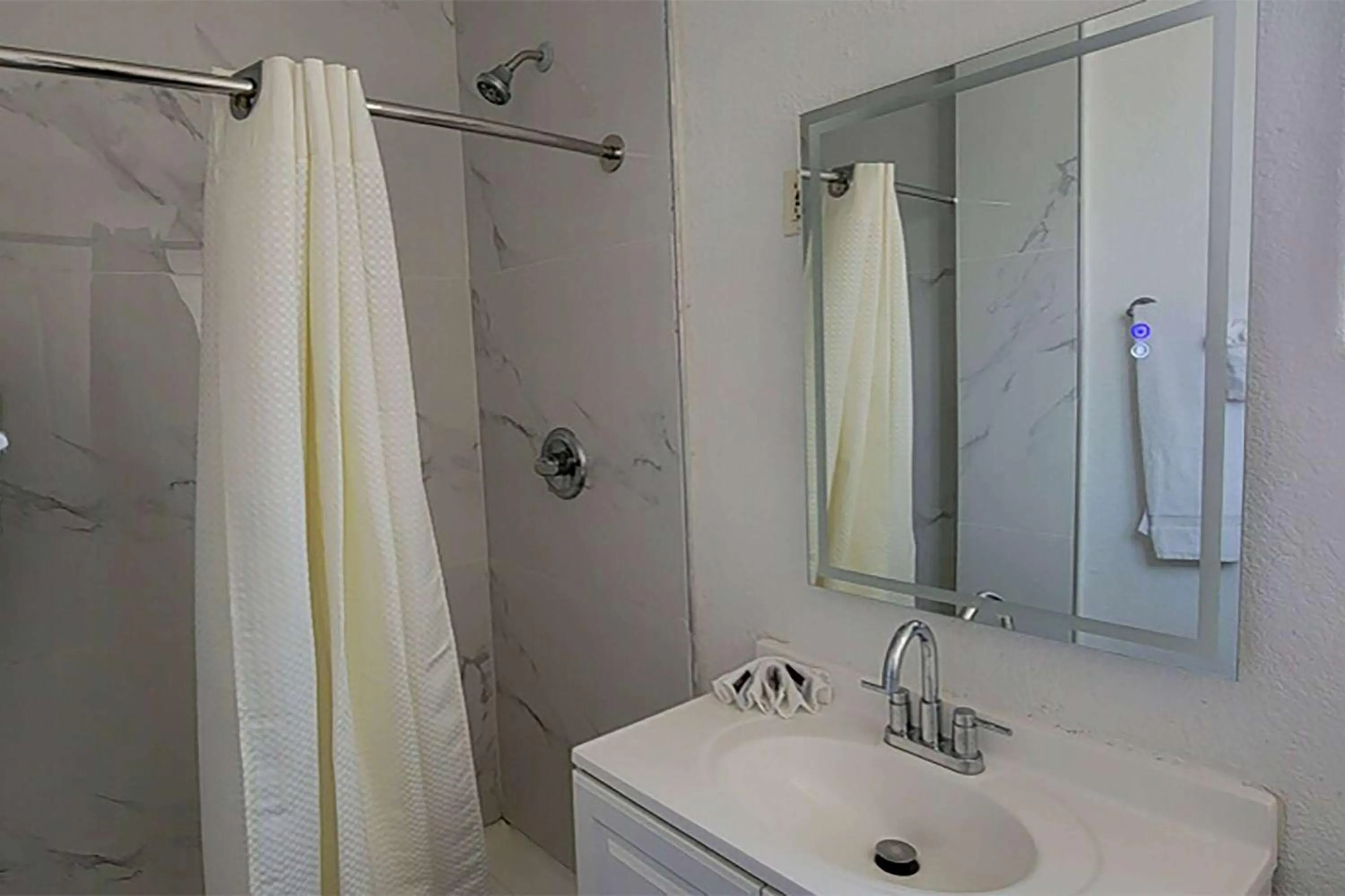 TV and multimedia in Super 8 by Wyndham El Centro North