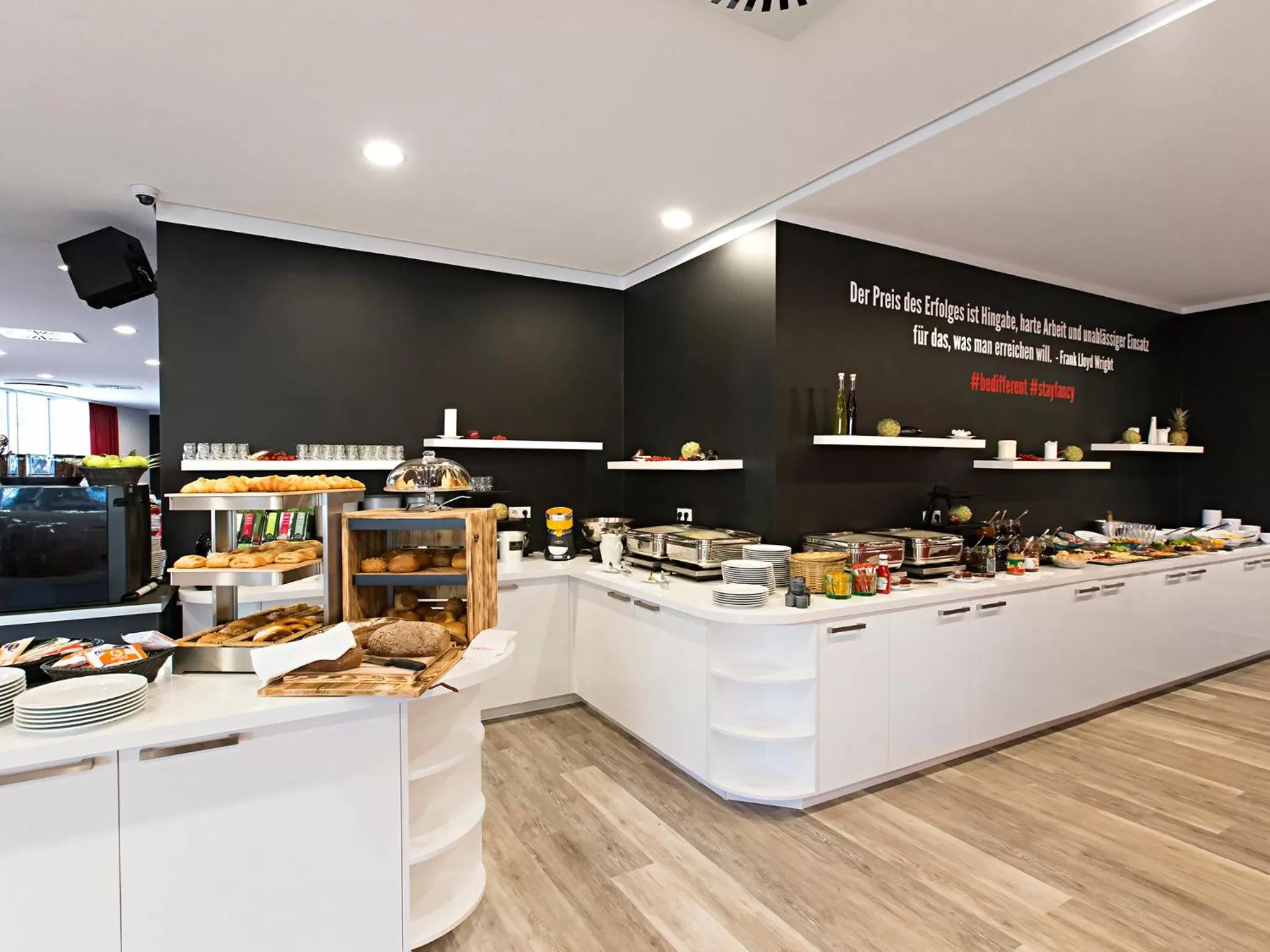 Restaurant/places to eat in DORMERO Hotel Roth