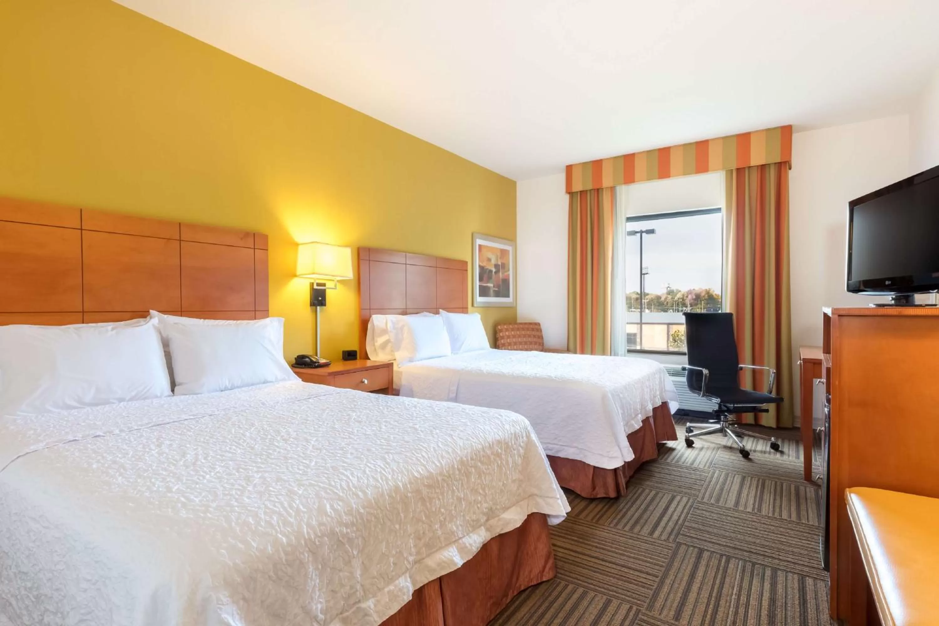 Bedroom, Bed in Hampton Inn Ringgold-Ft. Oglethorpe