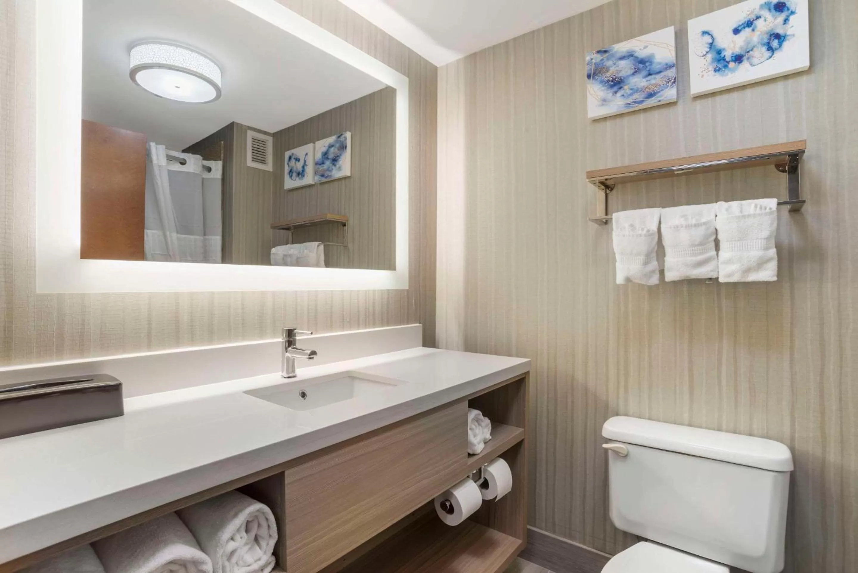 Bedroom in Comfort Suites At WestGate Mall