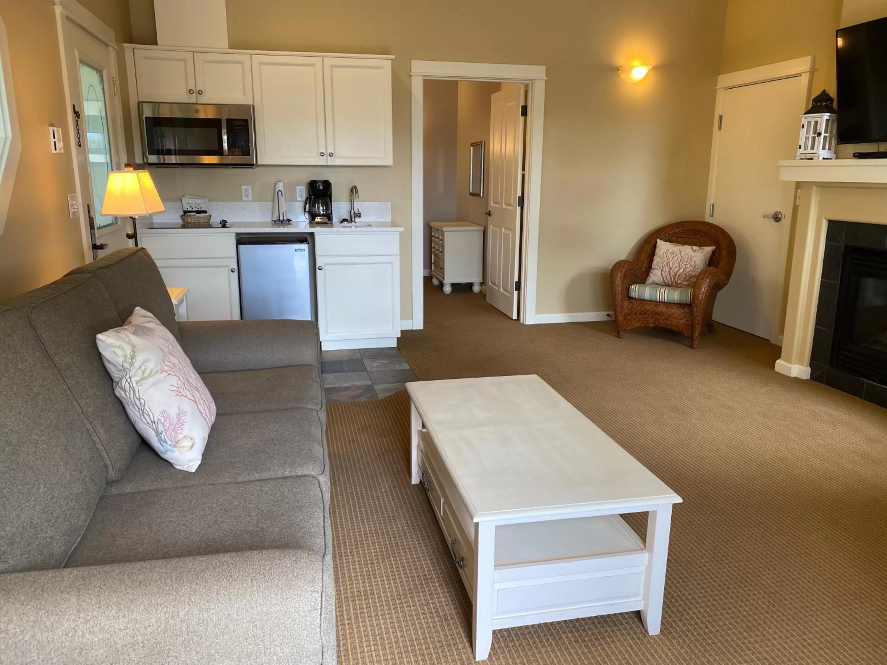 Kitchen or kitchenette in Lighthouse Inn