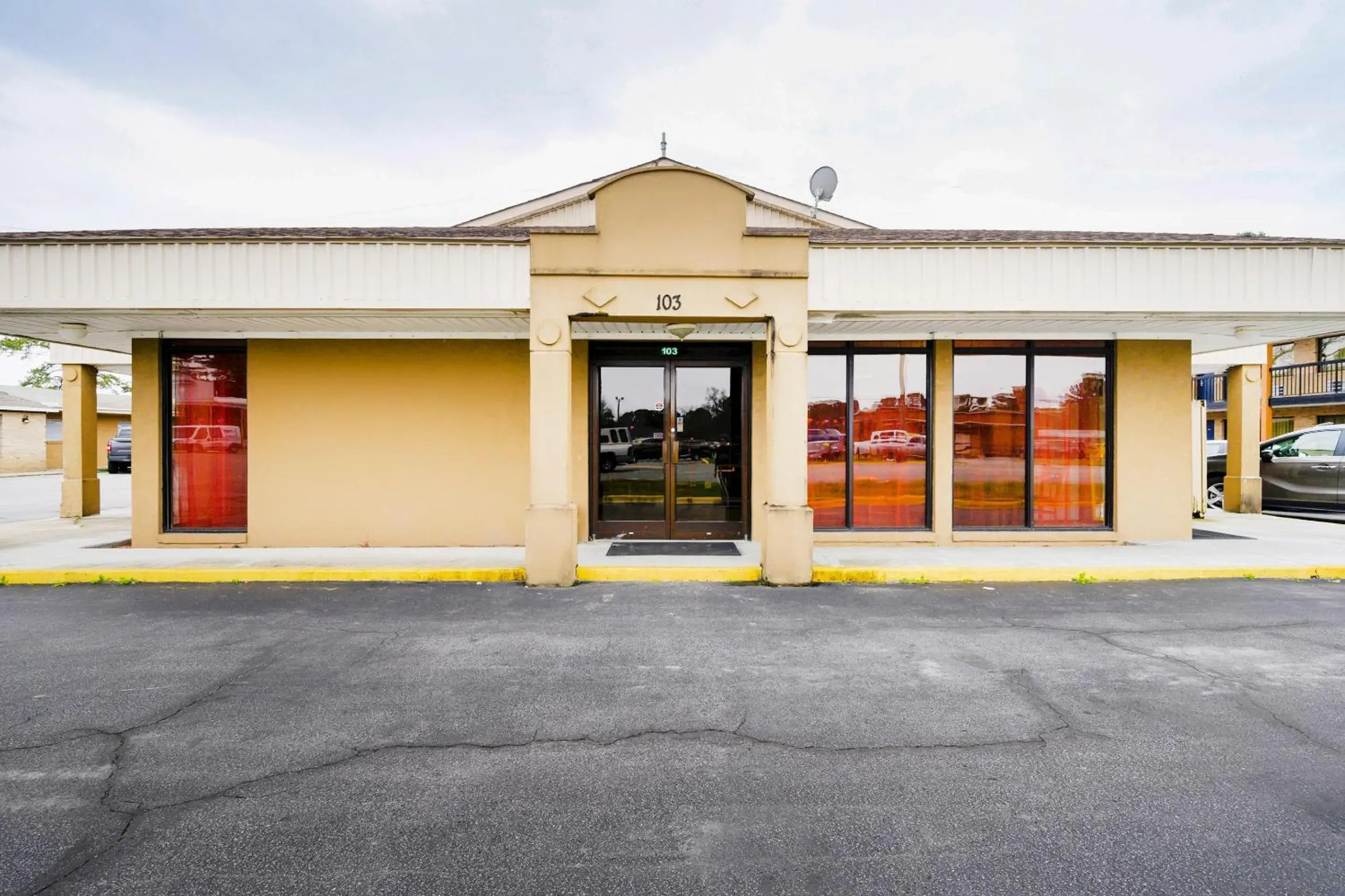 Facade/entrance in OYO Hotel Williamston