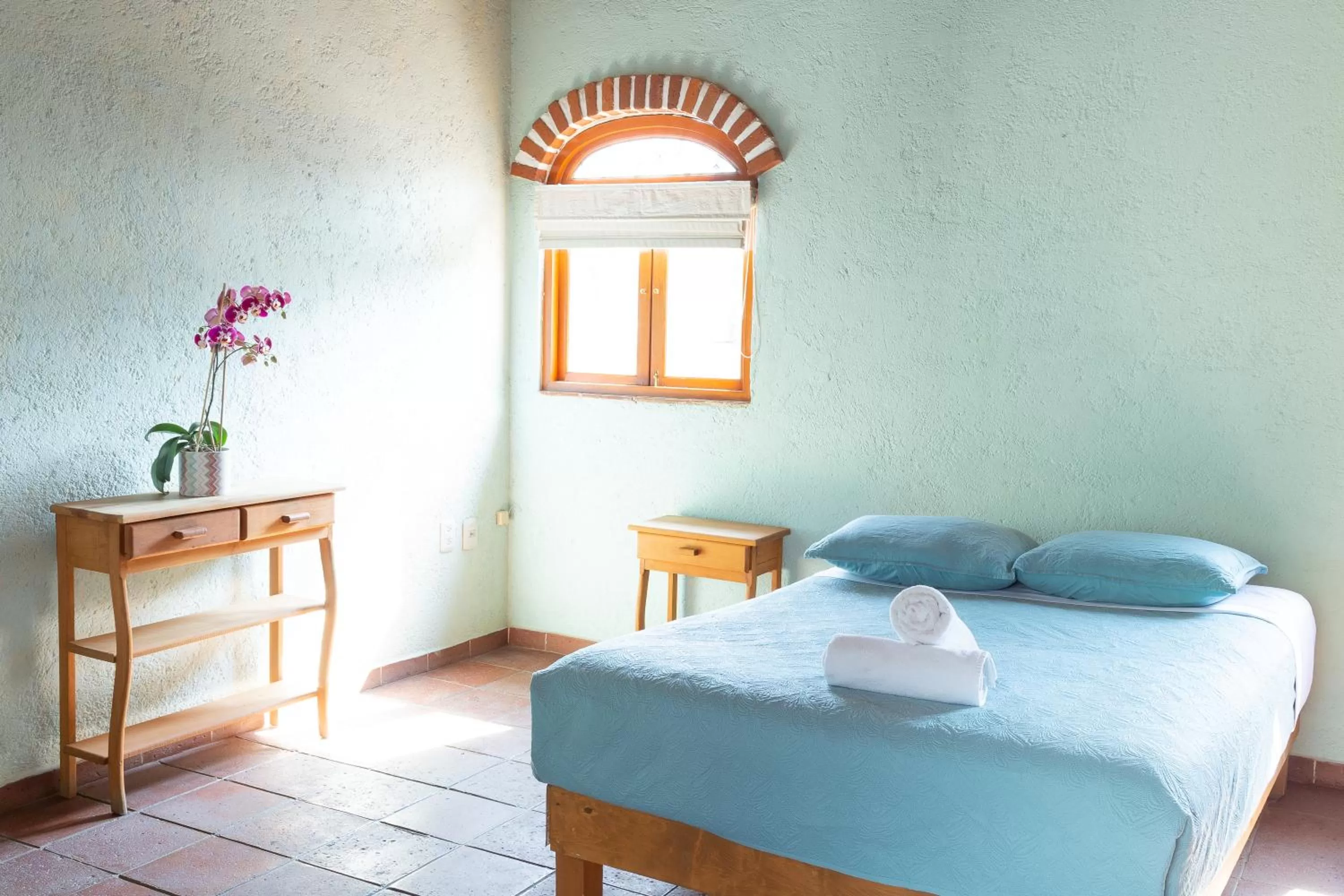 Bedroom, Bed in Colibrí Turquesa