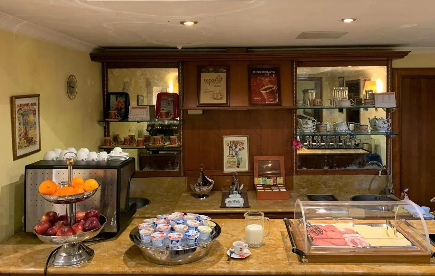 Lounge or bar, Food in Stromboli Hotel