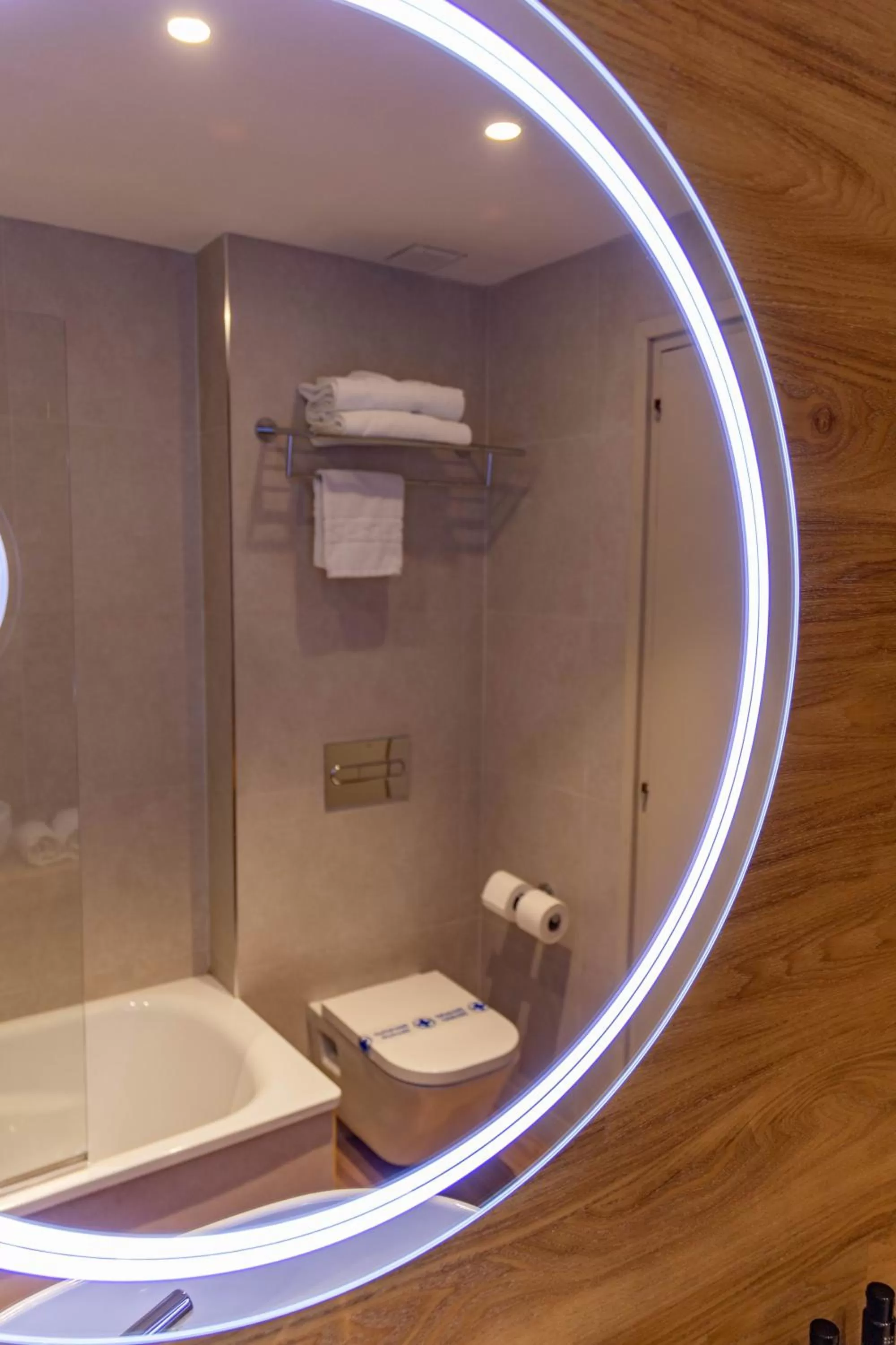 Bathroom in Hotel J. Balmes Vic