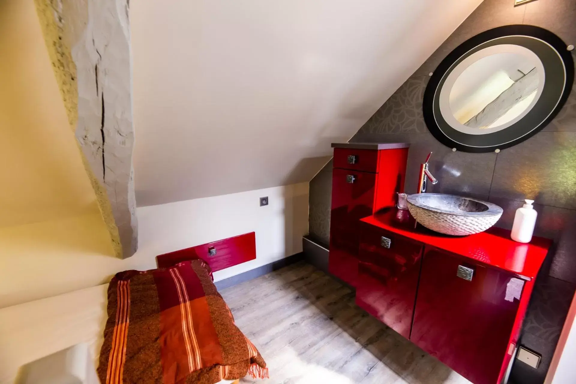 Bathroom in La Ferme de l'Oudon & SPA