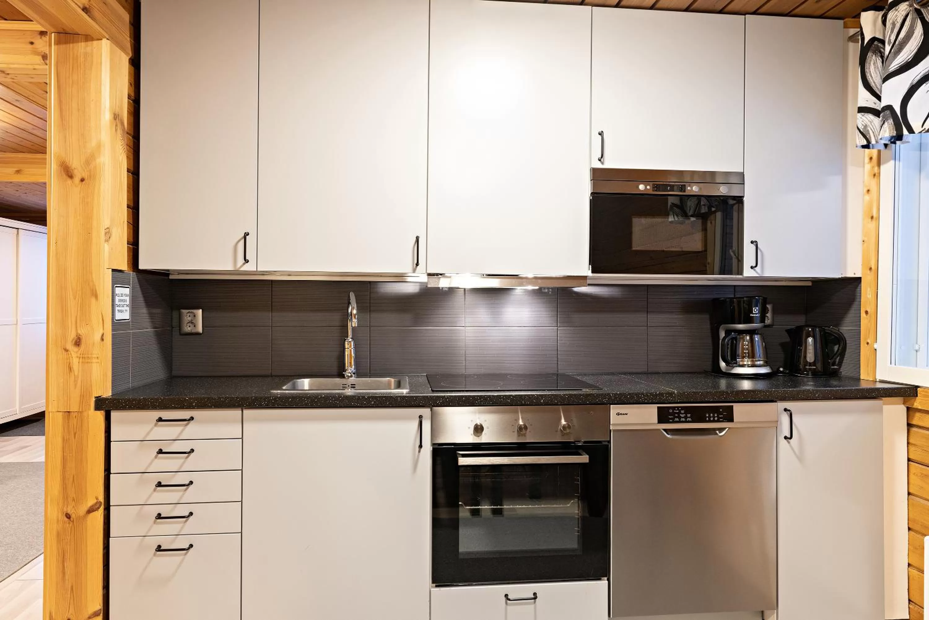 Kitchen/Kitchenette in Arctic River Resort