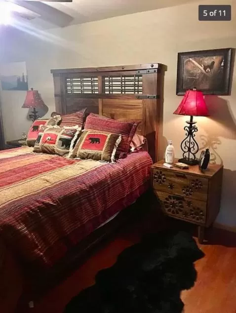 Bedroom, Bed in Rainbows End Fishing Resort