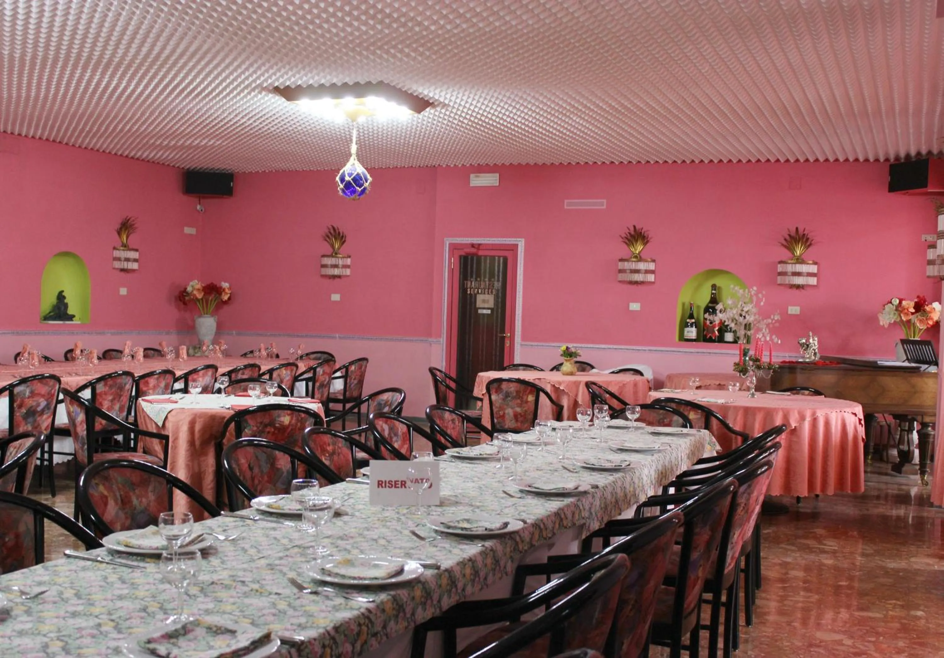 Restaurant/places to eat in Grande Albergo Abruzzo