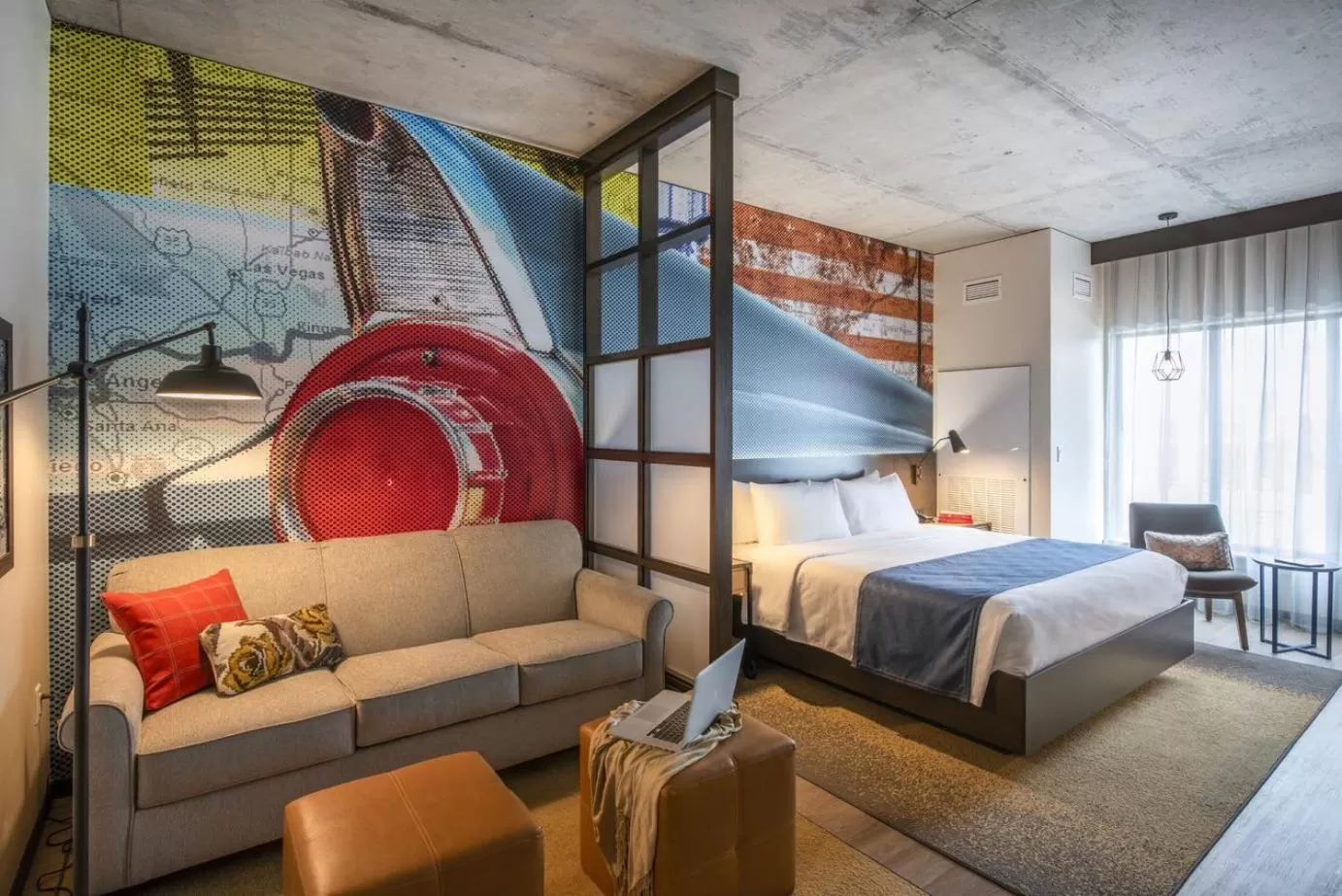 Seating area, Bed in Hotel Indigo Tulsa DWTN/Entertainment Area