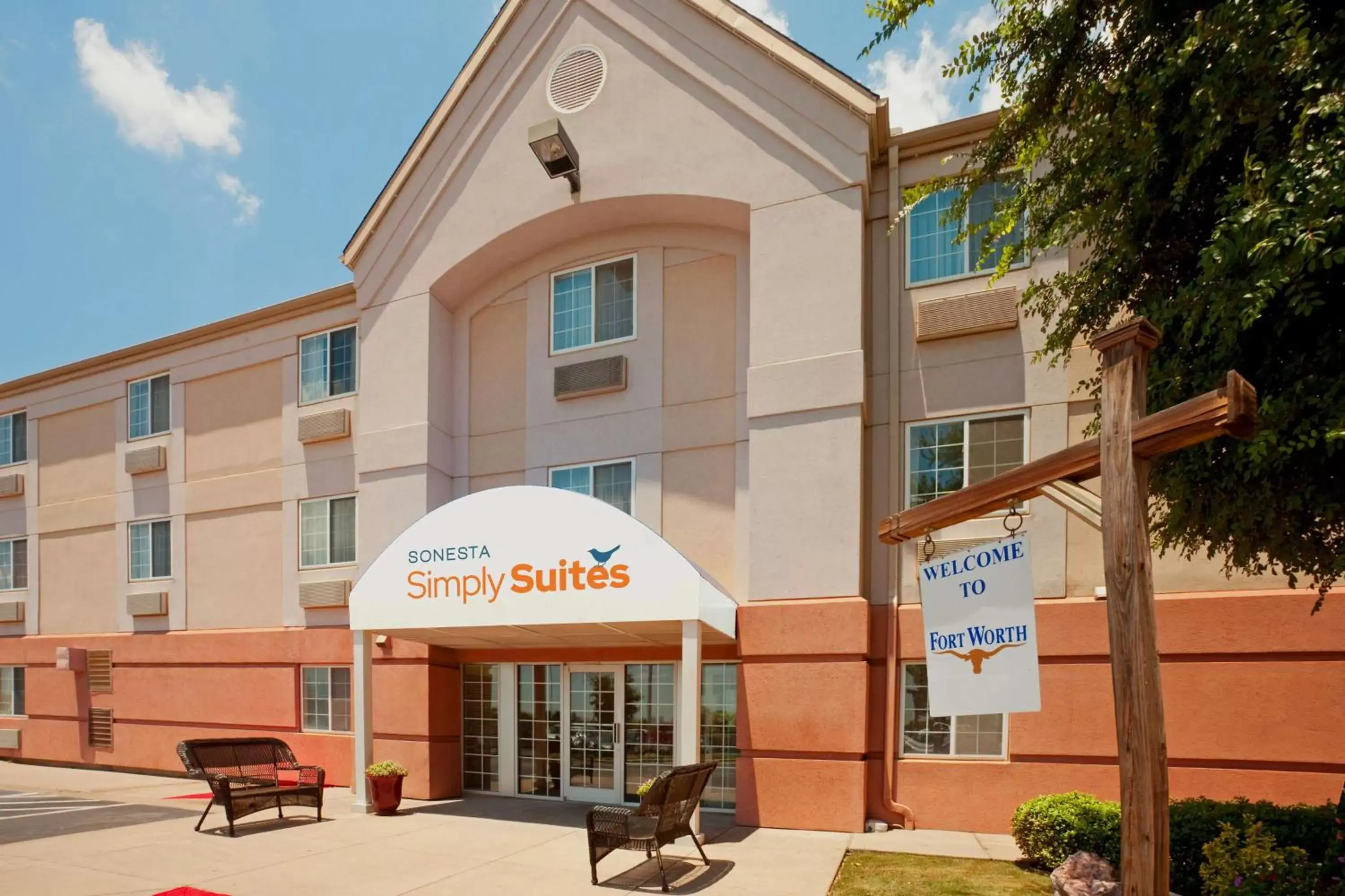 Property building in Sonesta Simply Suites Fort Worth