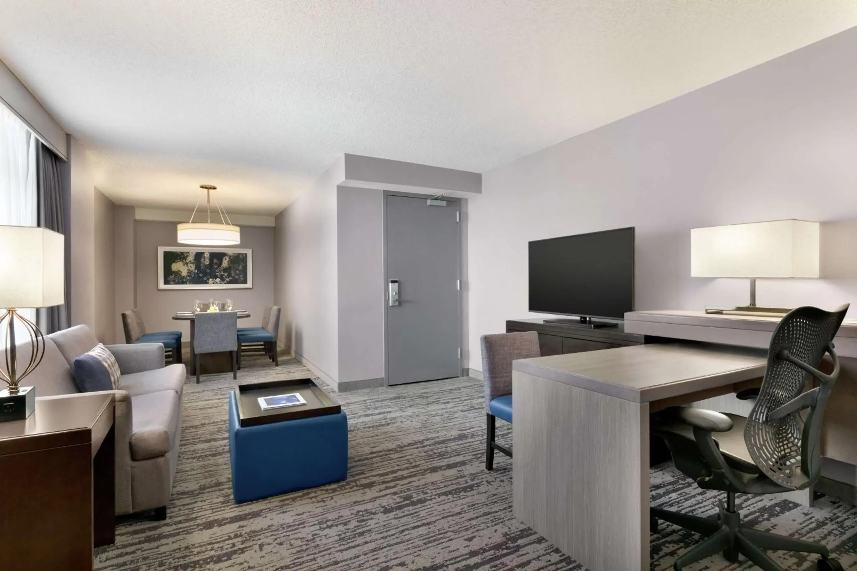 Bedroom, Seating Area in Embassy Suites by Hilton Atlanta at Centennial Olympic Park