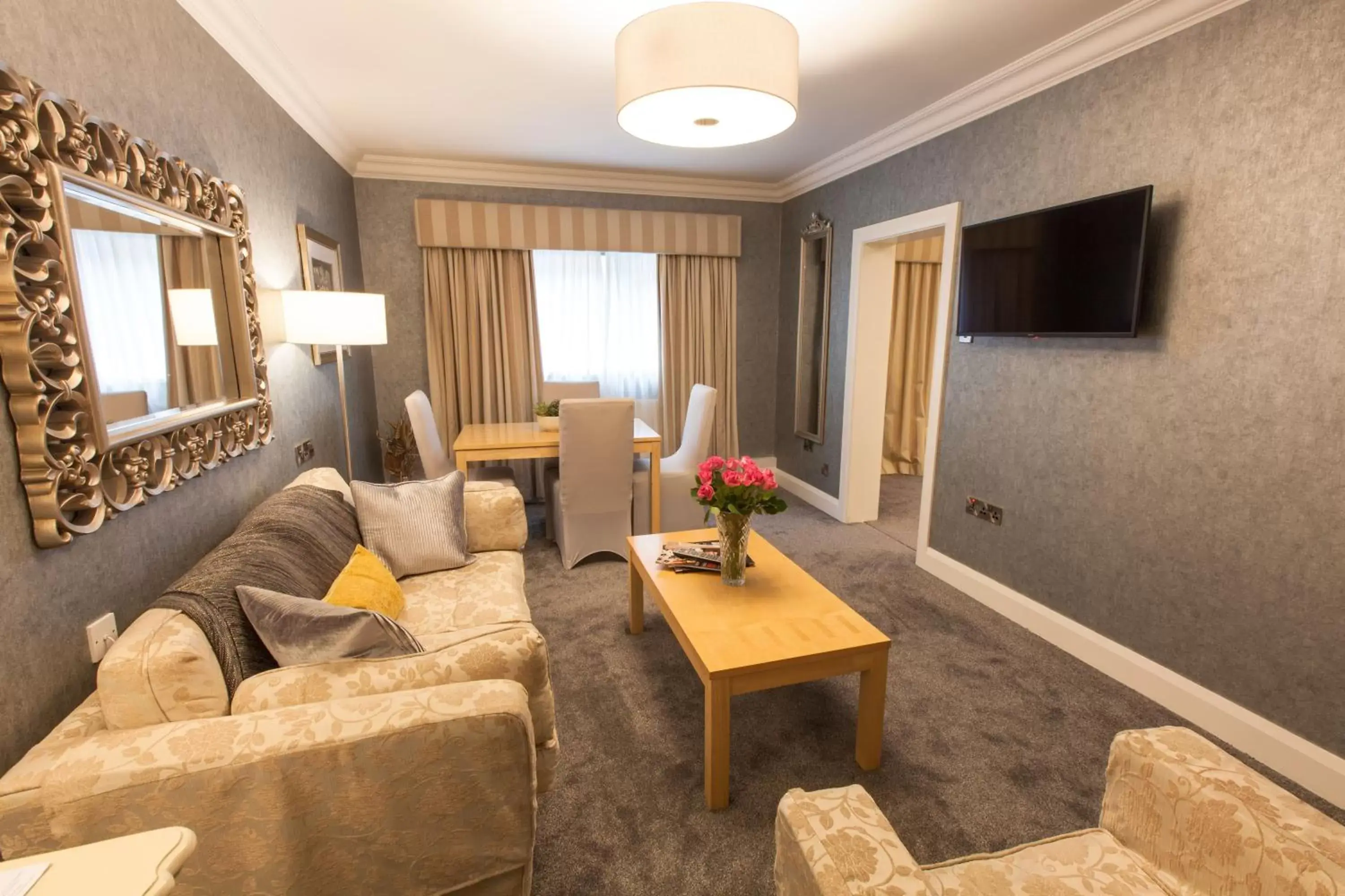 Living room, Seating Area in Best Western Plus White Horse Hotel