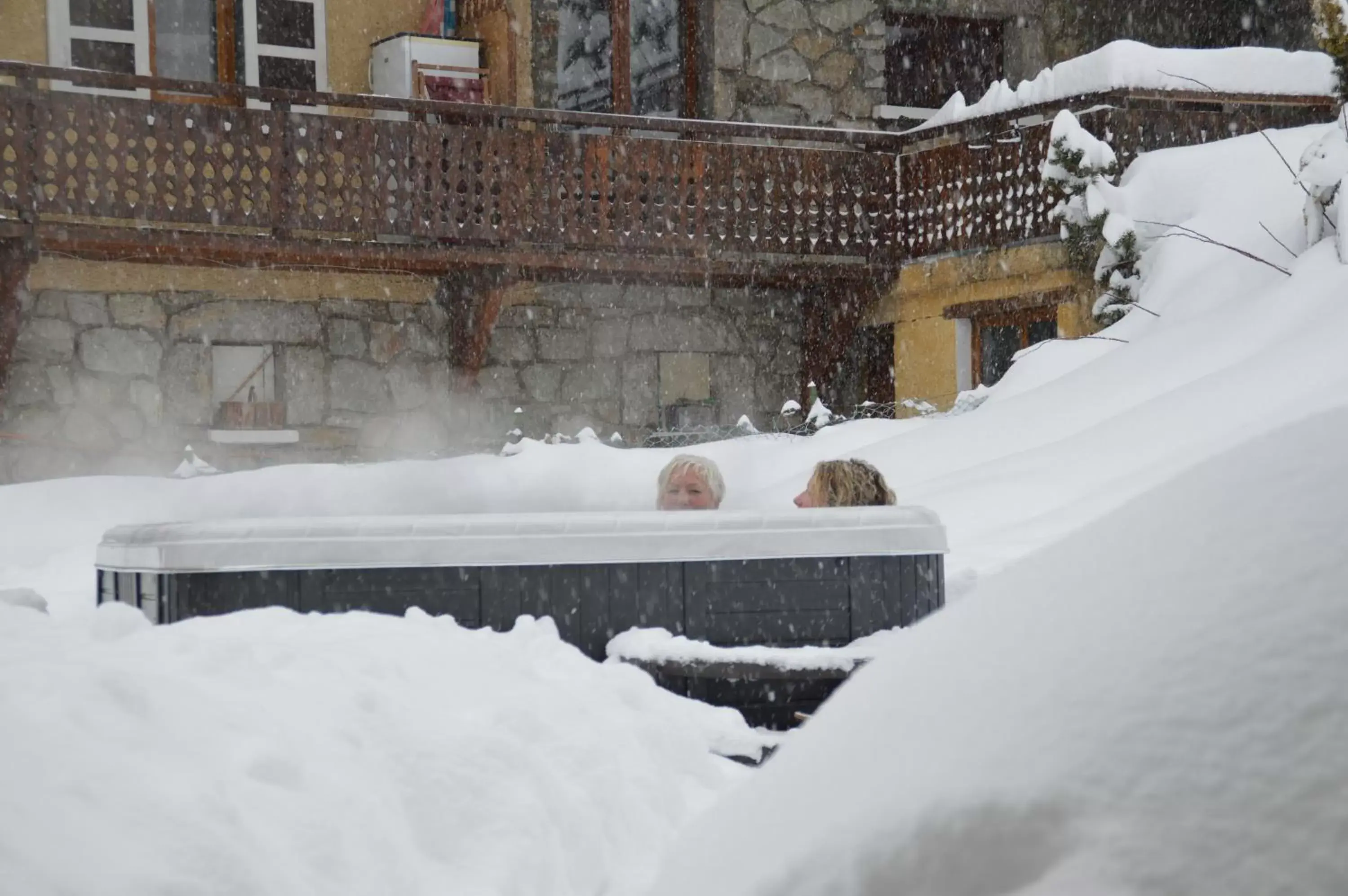 Hot Tub, Winter in Hotel Le Genepy