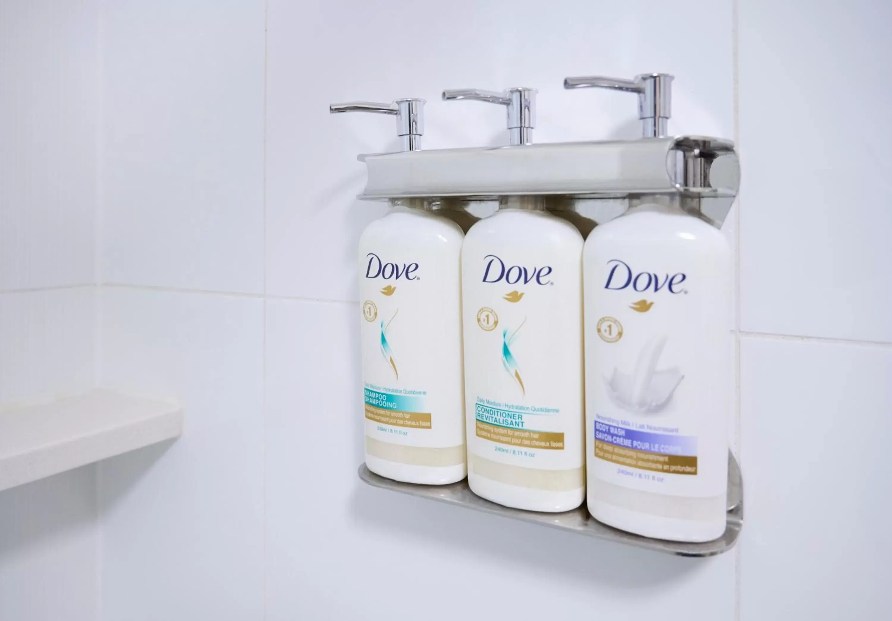 King Room - Mobility Access Tub - Non-Smoking in Holiday Inn Express & Suites - Brantford, an IHG Hotel King Room - Mobility Access Tub - Non-Smoking in Holiday Inn Express & Suites - Brantford, an IHG Hotel