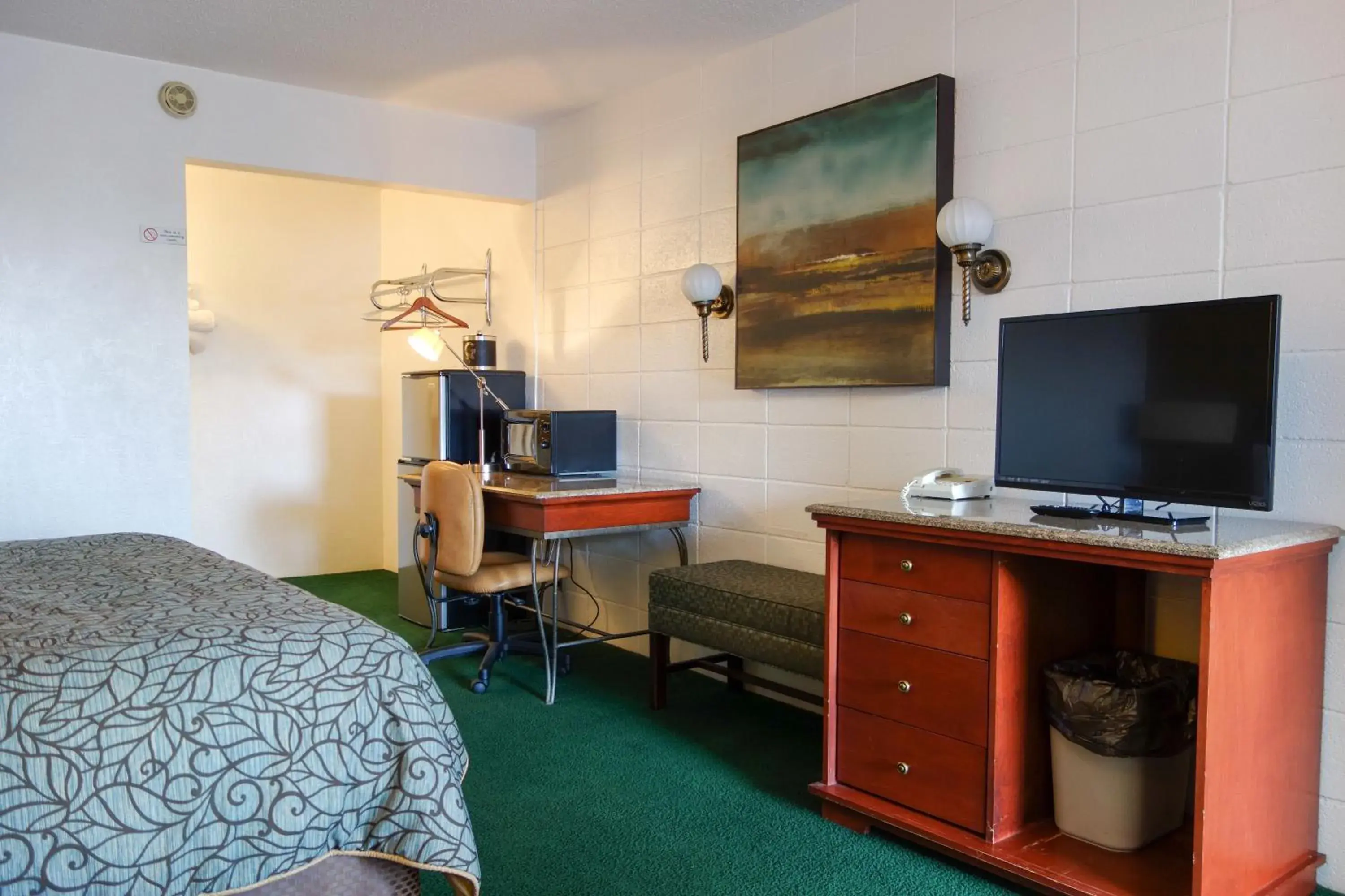 Decorative detail, Bed in Cabana Inn - Boise Decorative detail, Bed in Cabana Inn - Boise