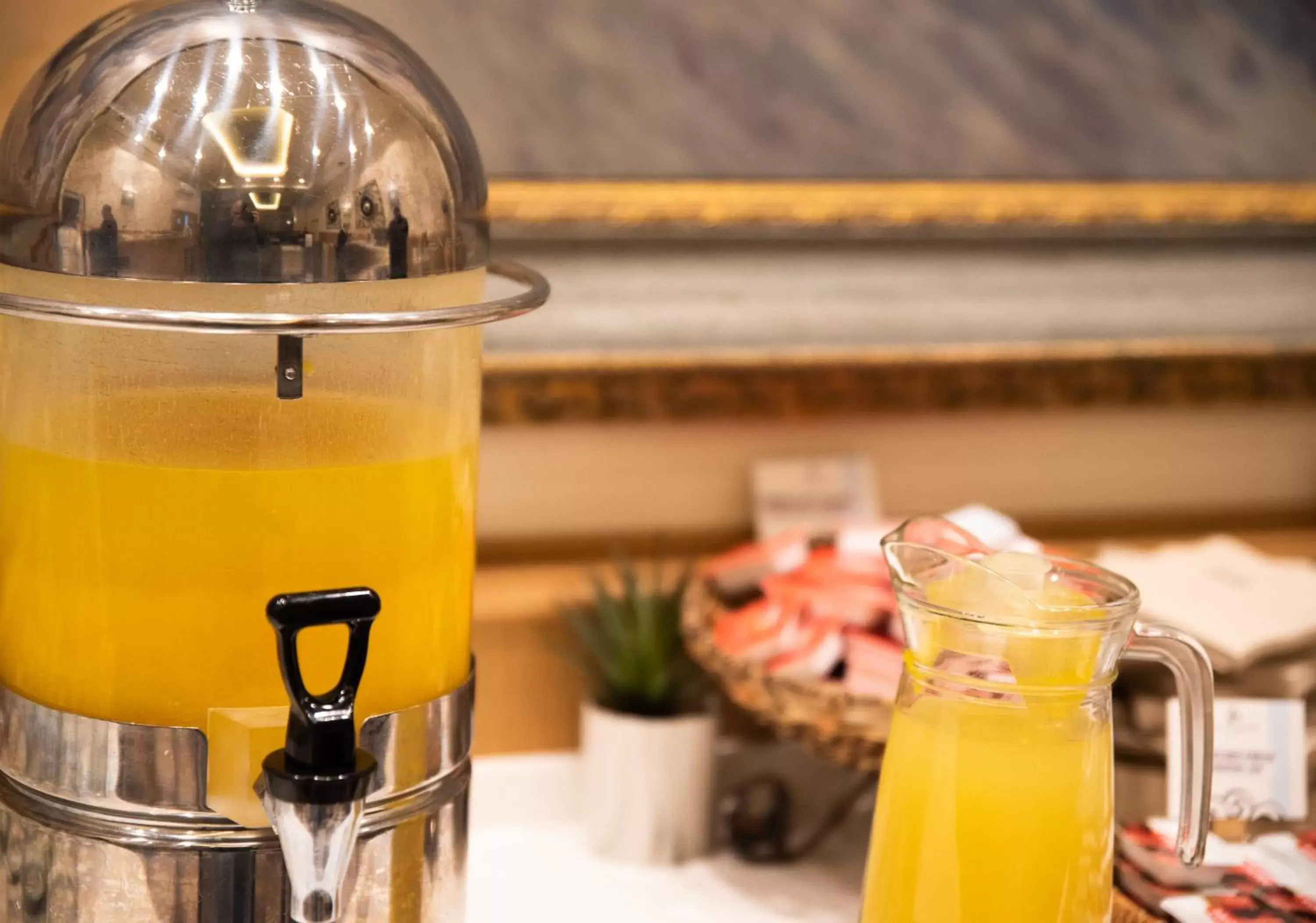 Buffet breakfast, Drinks in Hotel Zentral Mayoral