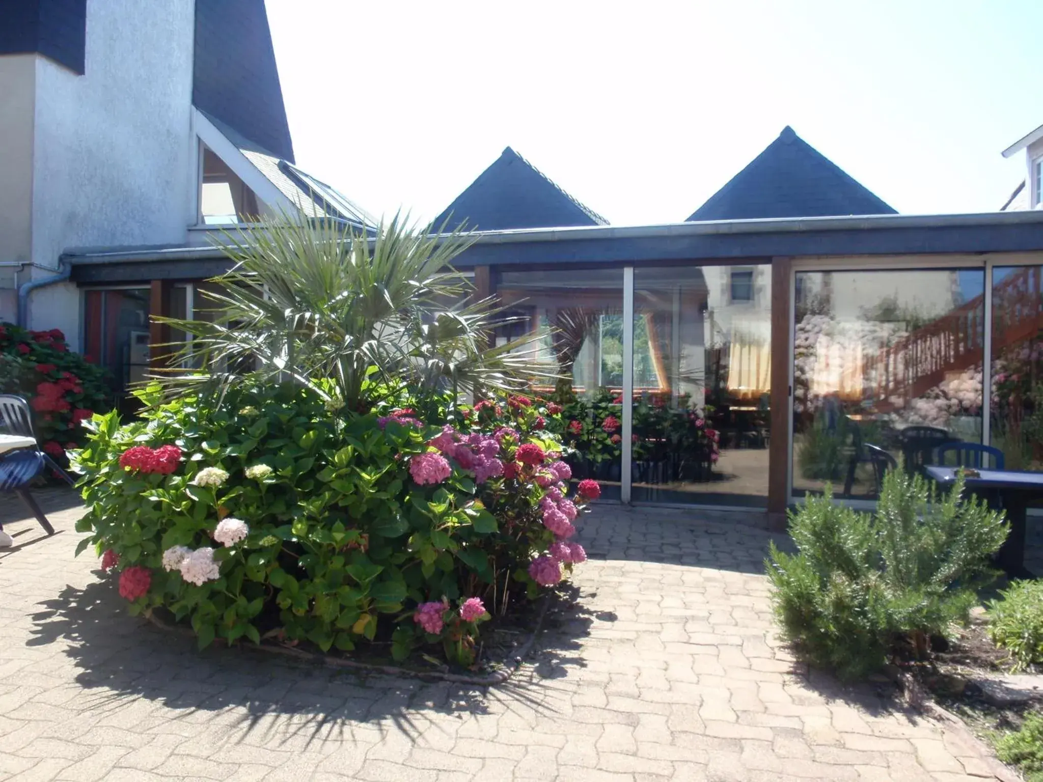 Facade/entrance, Property Building in Citotel Les Sternes