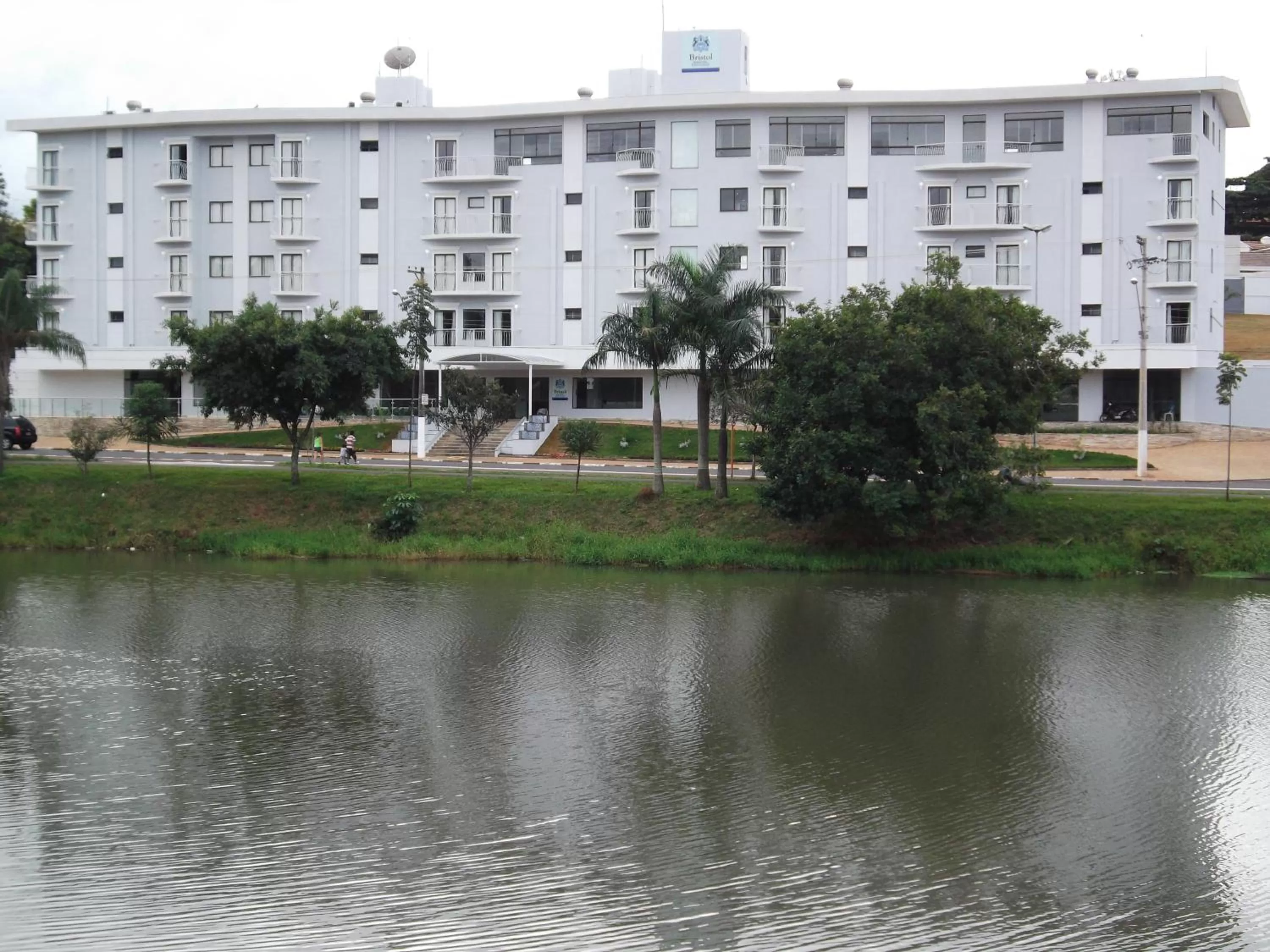 Facade/entrance in Bristol Zaniboni Mogi Mirim