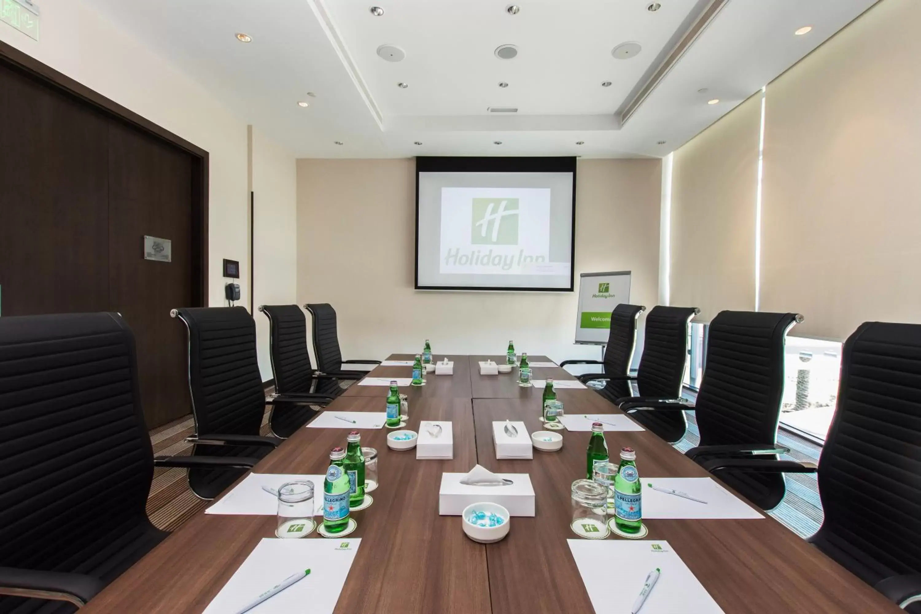 Meeting/conference room in Holiday Inn Abu Dhabi, an IHG Hotel