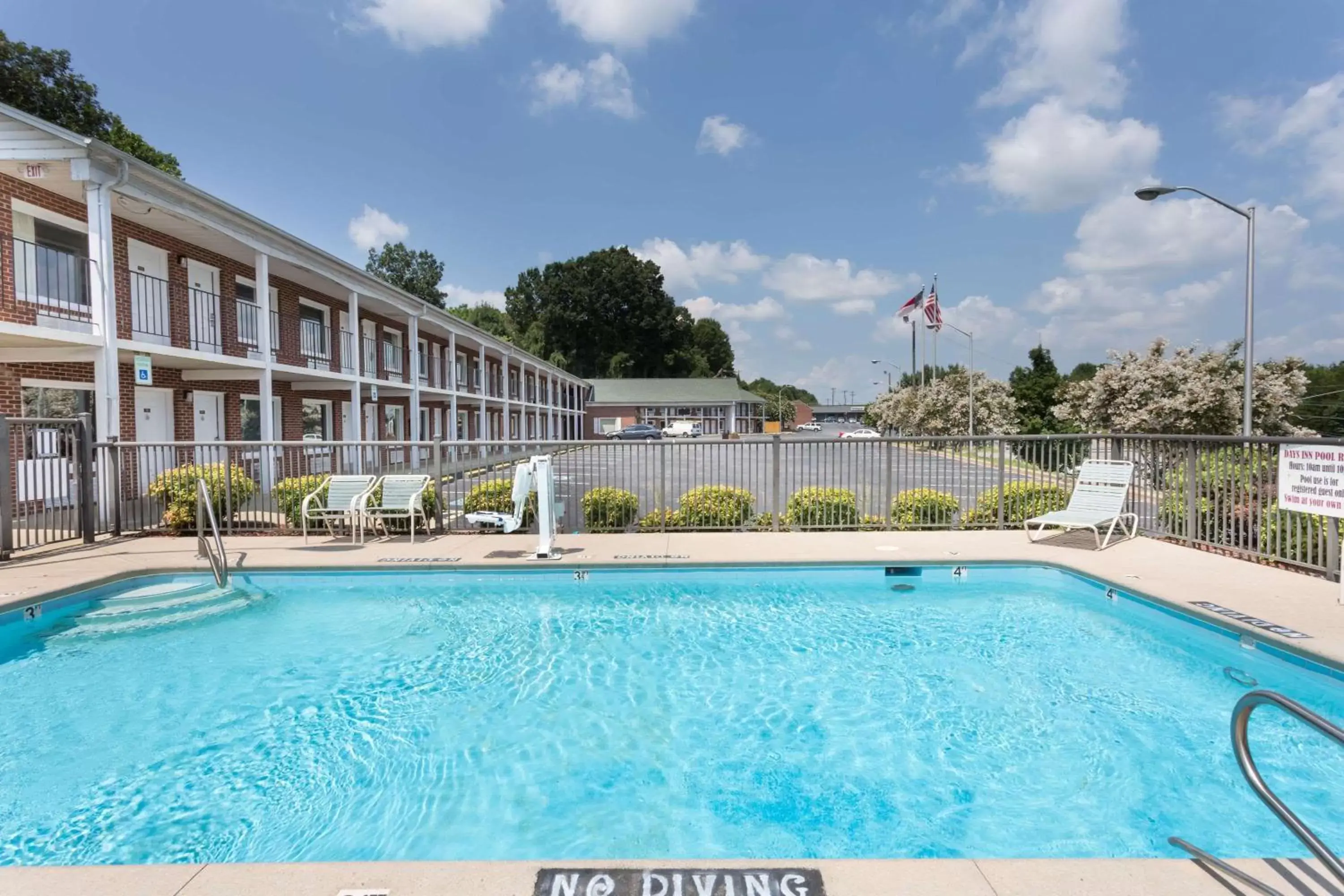 On site, Swimming Pool in Hamilton Inn Jonesville I-77