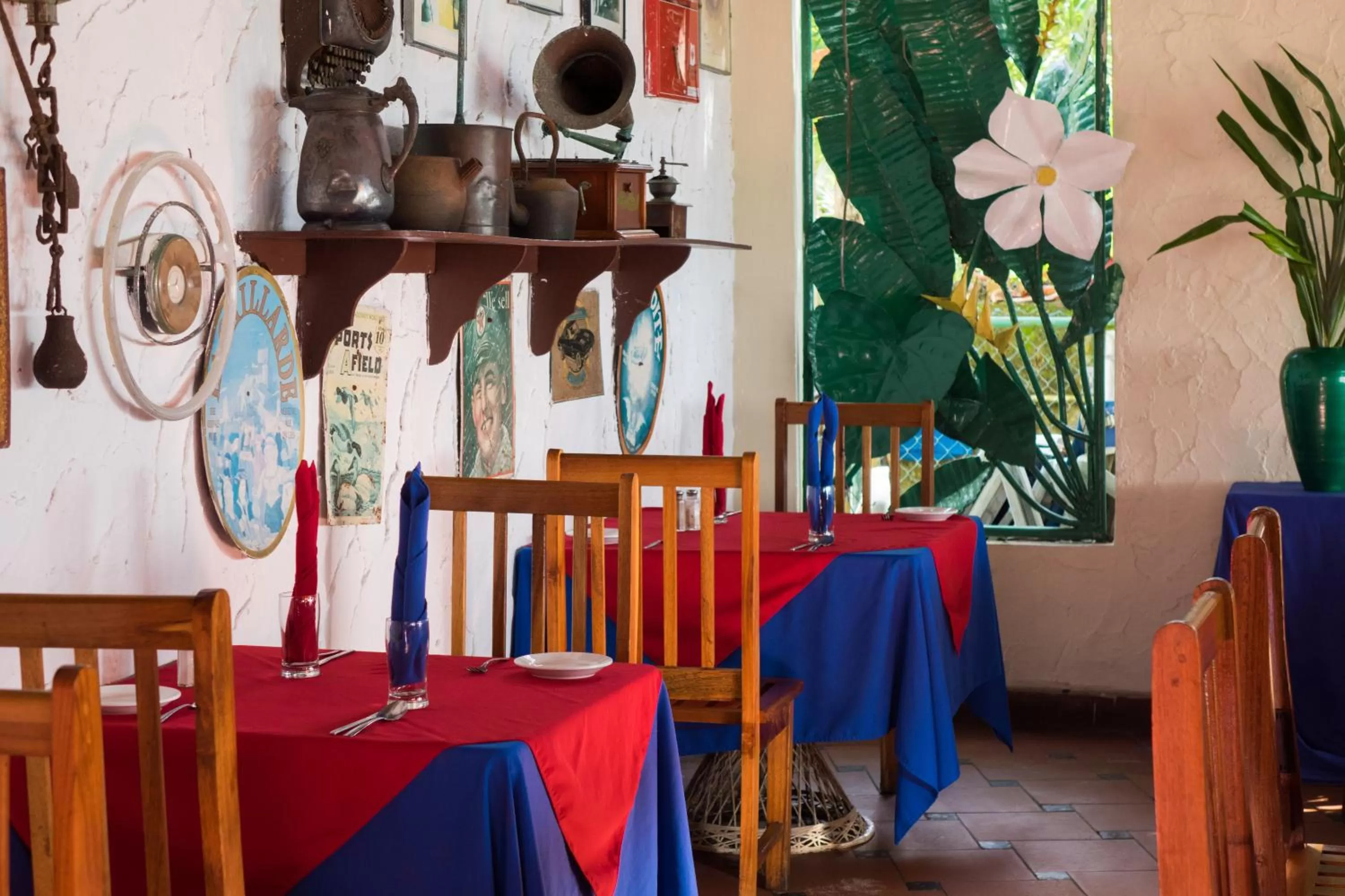 Restaurant/places to eat in Legends Beach Resort